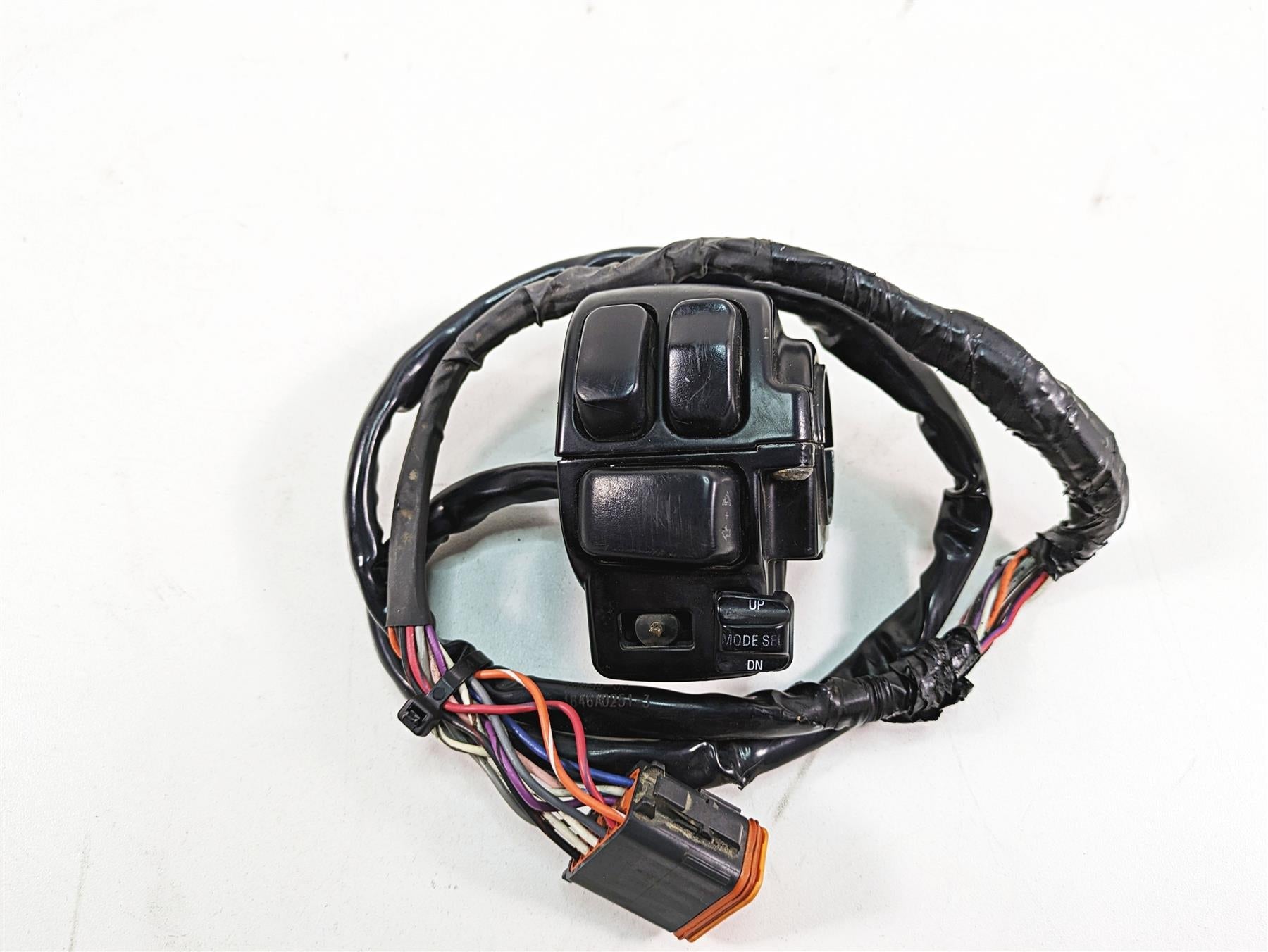2006 Harley Touring FLHXI Street Glide Right Hand Control Switch - Read 71553-96 {{ shop.shopifyCountryName }} - Mototech271