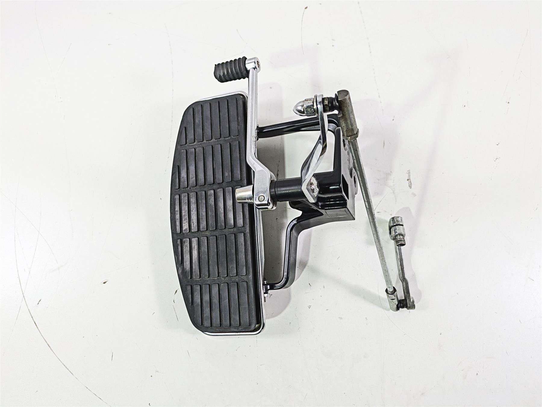 2004 Harley FLSTCI Softail Heritage Front Left Floor Board Shifter Set 33630-00A {{ shop.shopifyCountryName }} - Mototech271