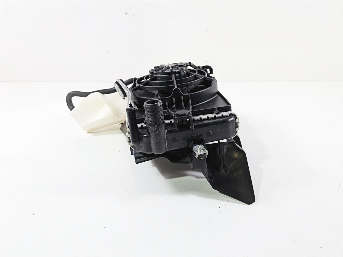 2016 BMW R1200 GS K50 Right Radiator + Reservoir Fan & Cover 17118546416 {{ shop.shopifyCountryName }} - Mototech271