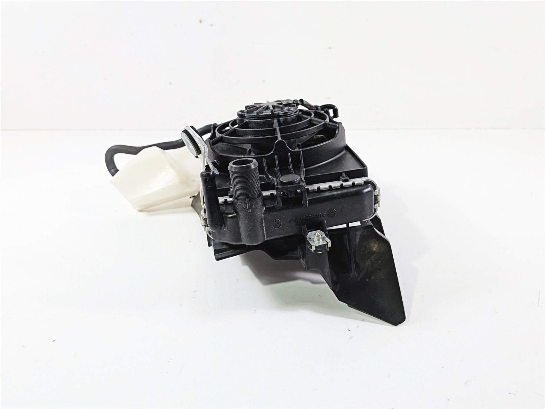 2016 BMW R1200 GS K50 Right Radiator + Reservoir Fan & Cover 17118546416 {{ shop.shopifyCountryName }} - Mototech271