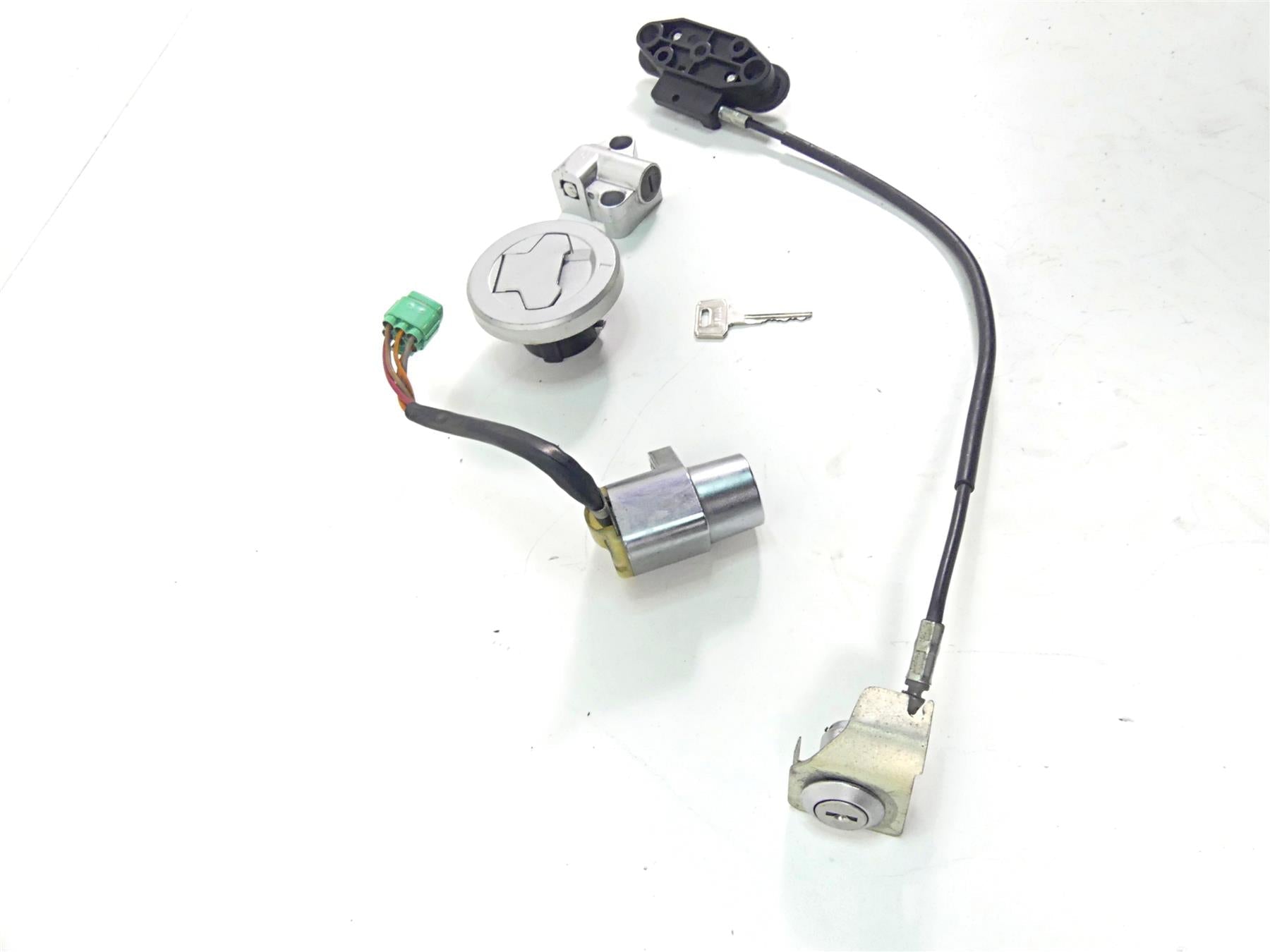 2008 Suzuki M109R VZR1800 Ignition Switch Key Lock Tank Cap Set 37000-48860 {{ shop.shopifyCountryName }} - Mototech271