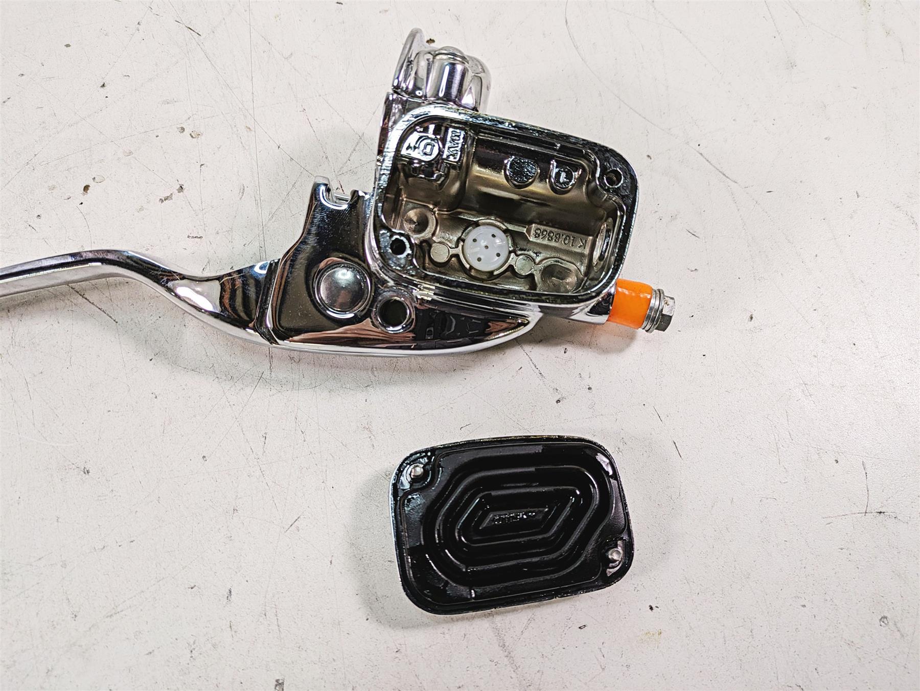 2010 Harley Touring FLHTCU Electra Glide Chrome Brake Clutch Lever Set 44551-08F {{ shop.shopifyCountryName }} - Mototech271