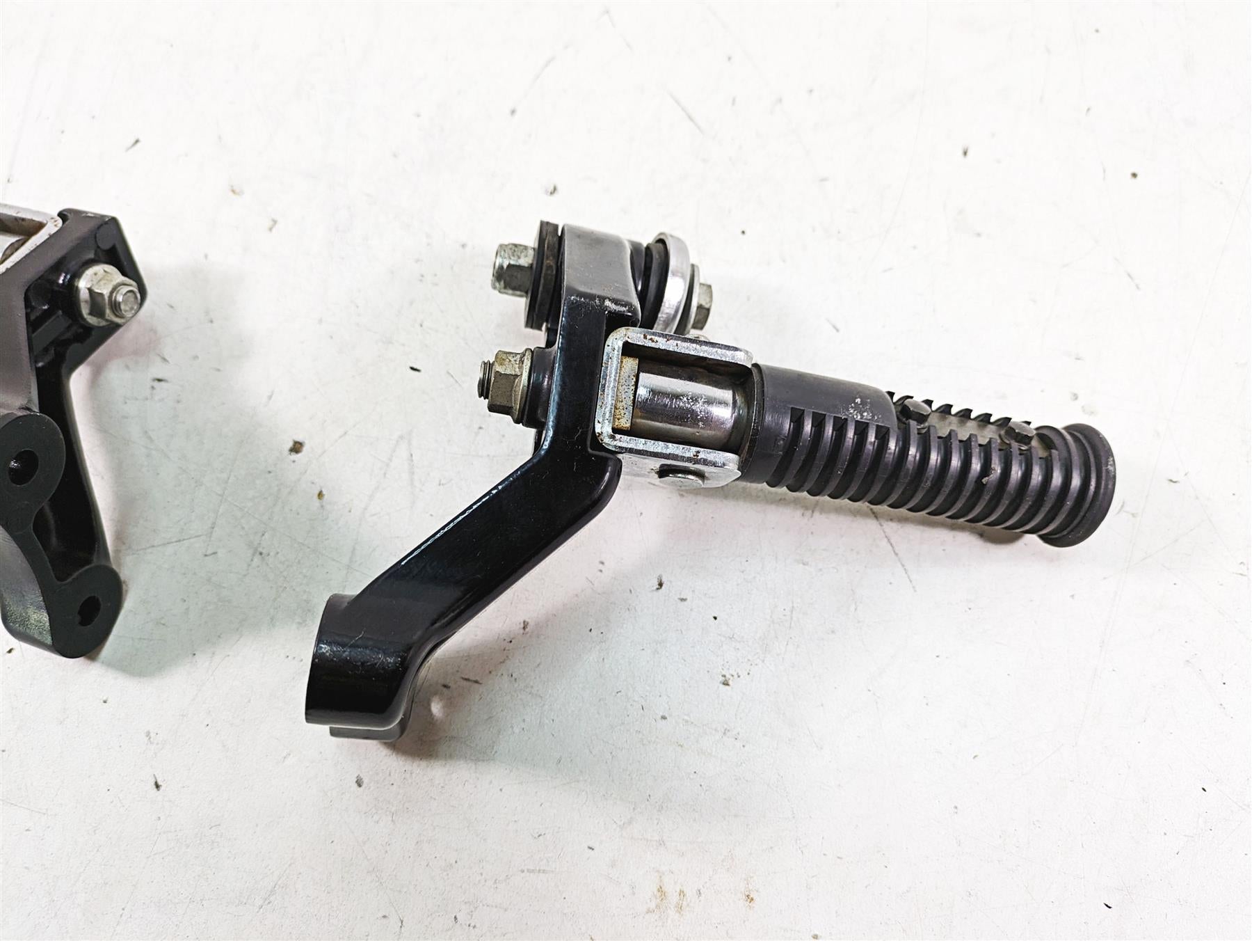 1997 Kawasaki VN1500 Vulcan Rear Passenger Footpeg Set 35011-1346 35011-1347 {{ shop.shopifyCountryName }} - Mototech271