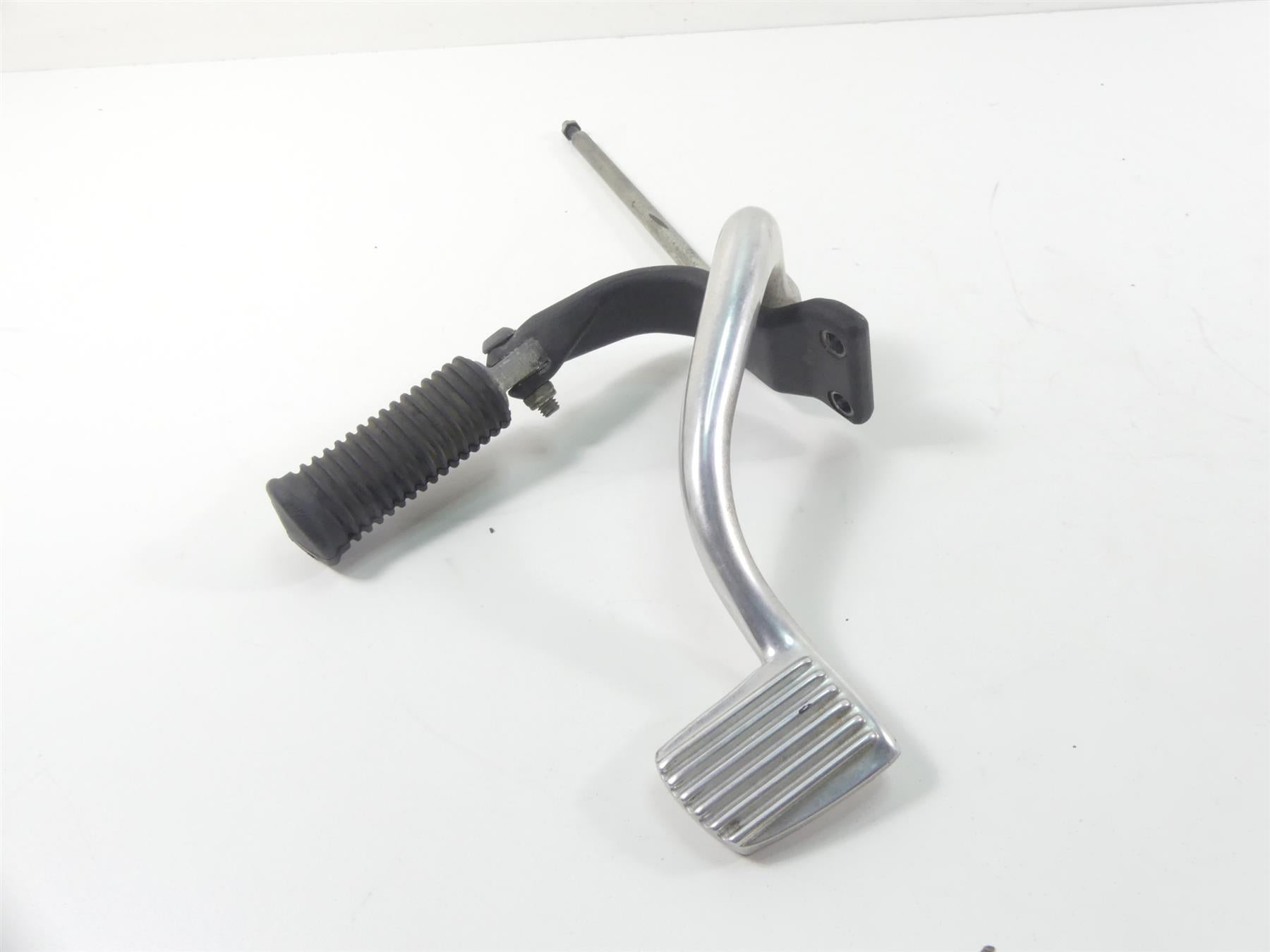 2017 Harley Dyna FXDB Street Bob Front Right Mid Foot peg & Brake Ped 50666-07 {{ shop.shopifyCountryName }} - Mototech271