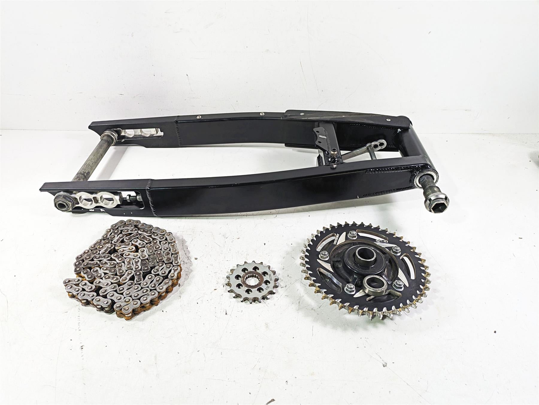 2018 Suzuki GSX1300 R Hayabusa Hardcore 30" Stretch Swingarm Built-in Air Tank {{ shop.shopifyCountryName }} - Mototech271