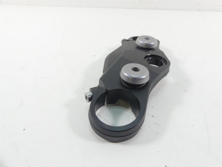 2020 Triumph Speed Triple RS 1050 Upper Triple Tree Steering Clamp T2042324 {{ shop.shopifyCountryName }} - Mototech271