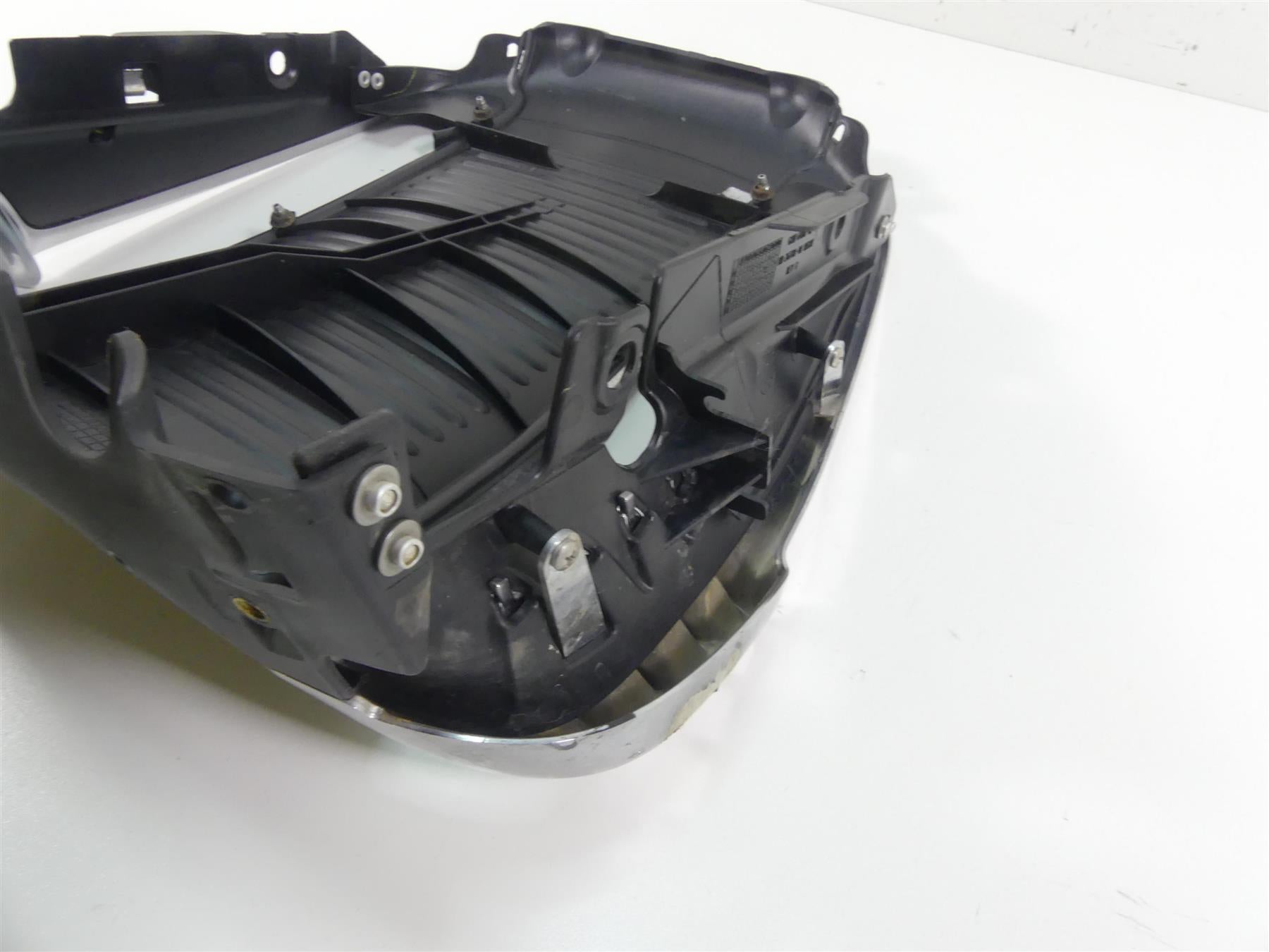 2006 Harley VRSCD Night Rod Radiator Center Chrome Cover Fairing 26788-01A {{ shop.shopifyCountryName }} - Mototech271