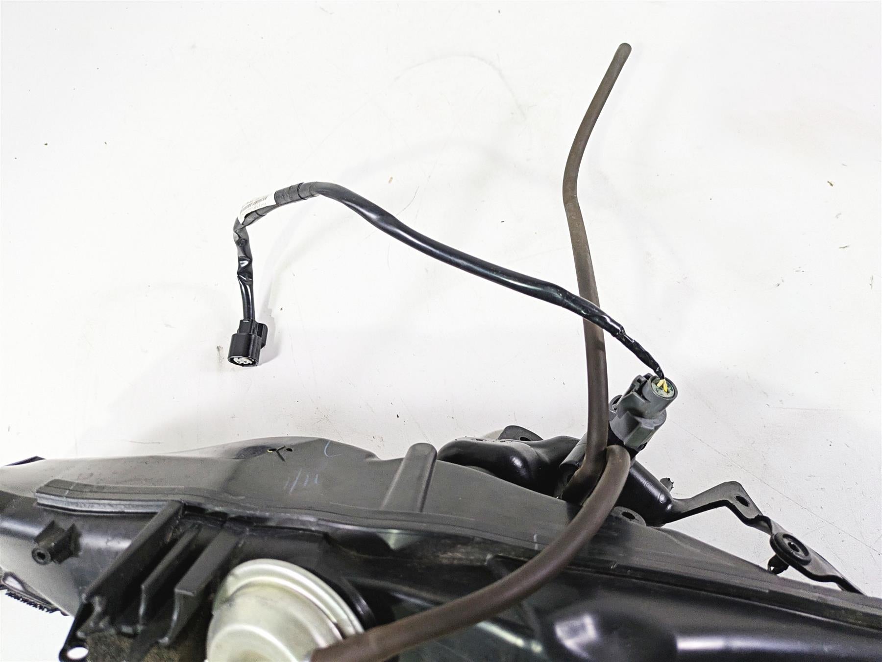 2008 Honda CBR1000RR SC59 Right Upper Air Intake Duct - Read 64330-MFL-672 {{ shop.shopifyCountryName }} - Mototech271