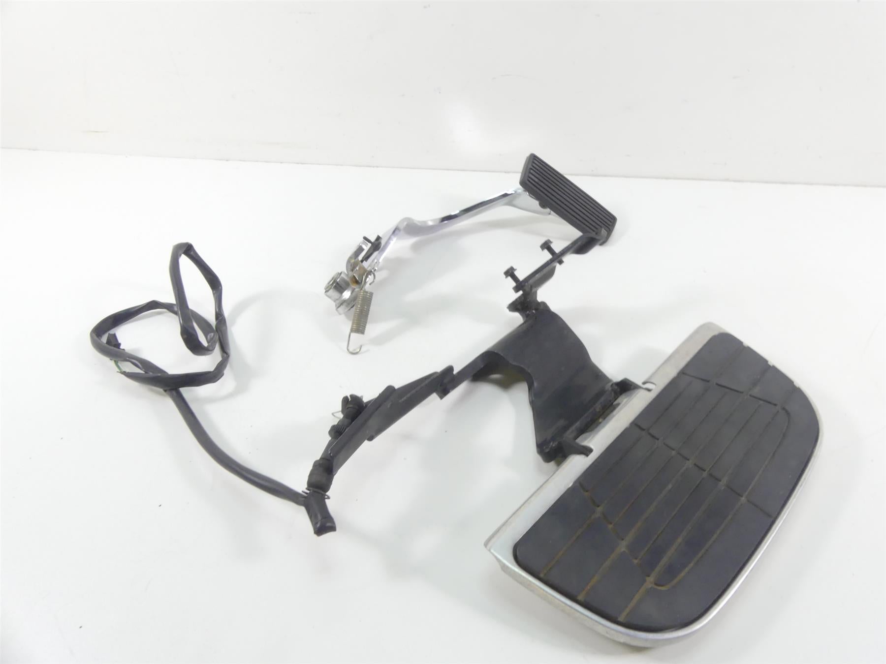 2007 Honda VTX1800 T1 Right Front Floor Board & Brake Pedal Set 50615-MCV-000 {{ shop.shopifyCountryName }} - Mototech271