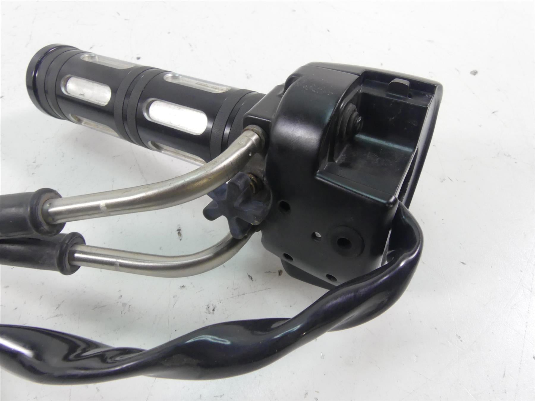 2012 Harley VRSCF Muscle Rod Right Hand Throttle Control Switch - Read 71684-06A {{ shop.shopifyCountryName }} - Mototech271