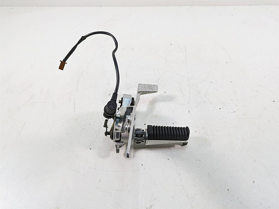 2002 Yamaha FZ1 FZS1000 Fazer Right Rider Footpeg & Brake Pedal 5LV-27443-01-00 {{ shop.shopifyCountryName }} - Mototech271