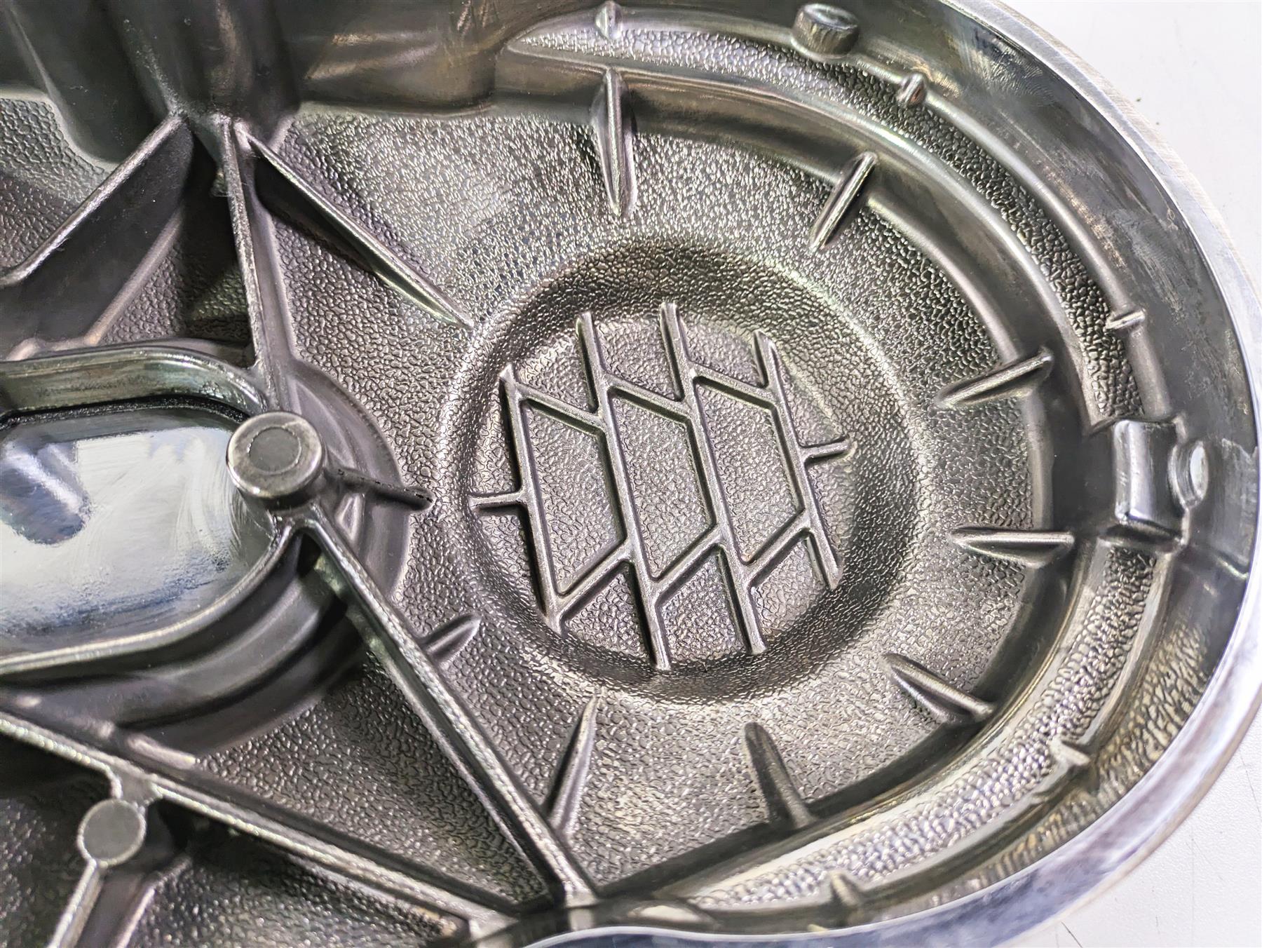 2004 Harley FLSTCI Softail Heritage Outer Primary Clutch Cover 60506-99 {{ shop.shopifyCountryName }} - Mototech271
