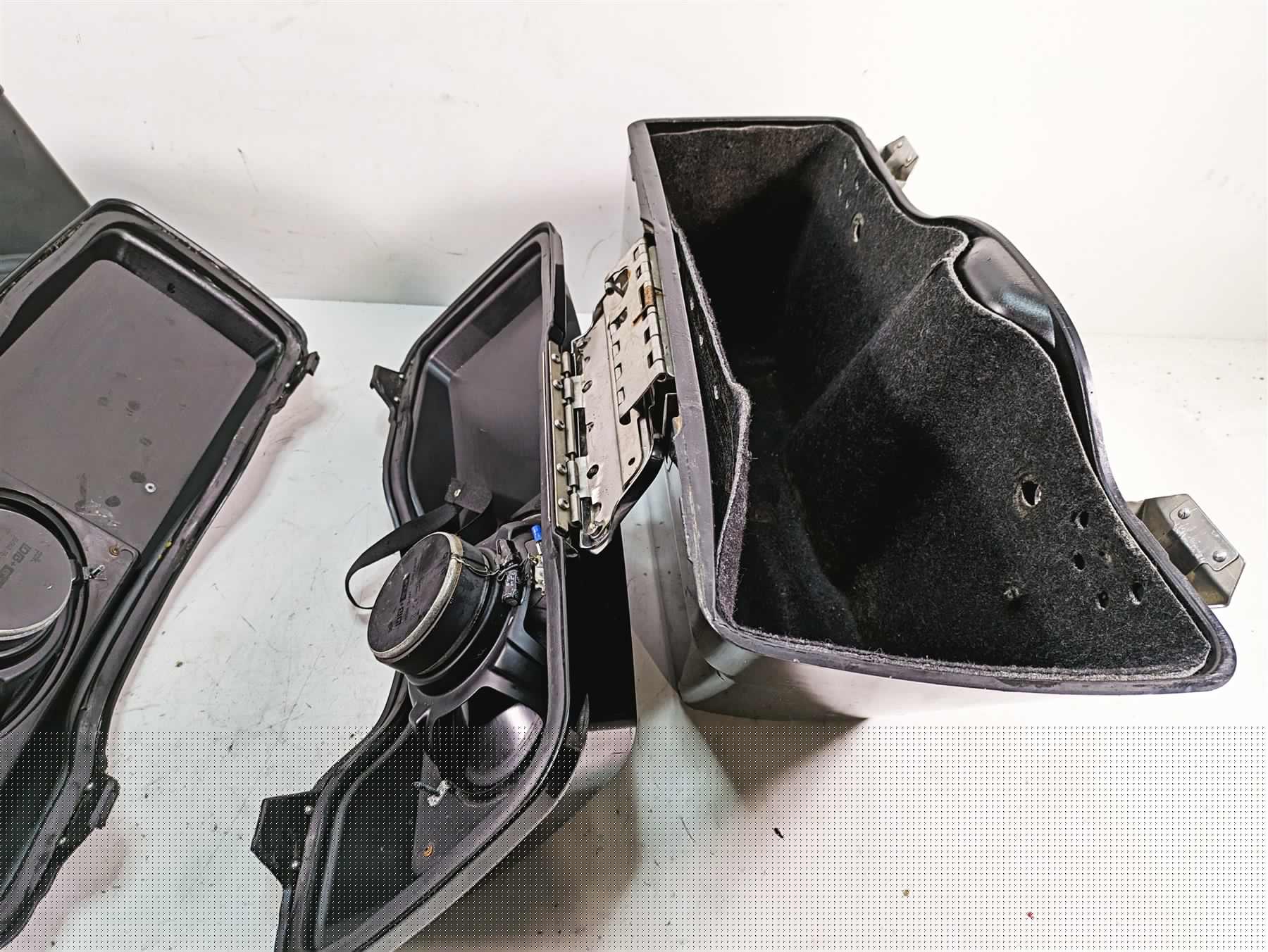 2009 Harley Touring FLHTCU Electra Glide Saddlebag + Speaker Set - Read 90752-93 {{ shop.shopifyCountryName }} - Mototech271