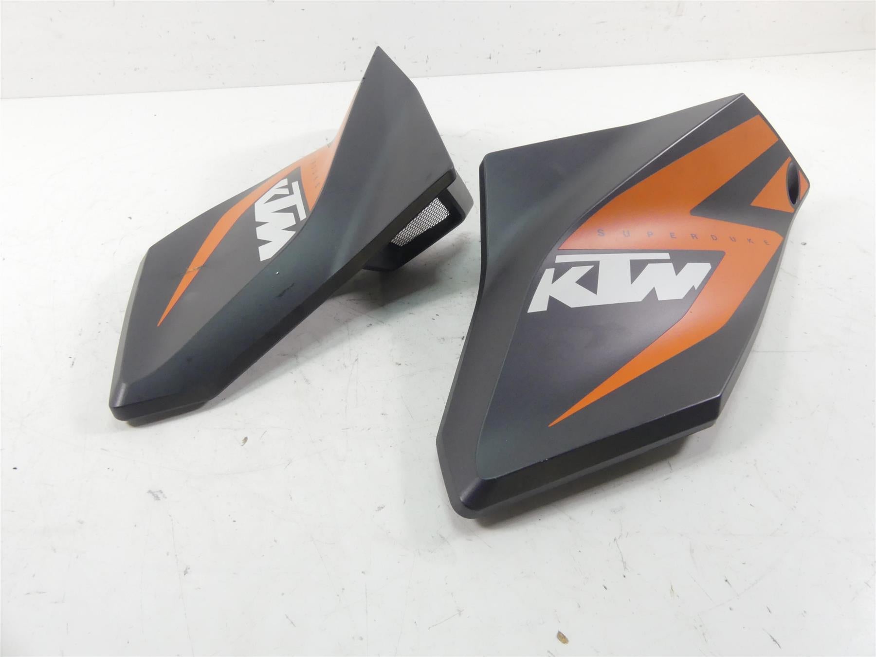 2015 KTM 1290R Super Duke Fuel Tank Side Cover Fairing Cowl Panels 61308050000C {{ shop.shopifyCountryName }} - Mototech271