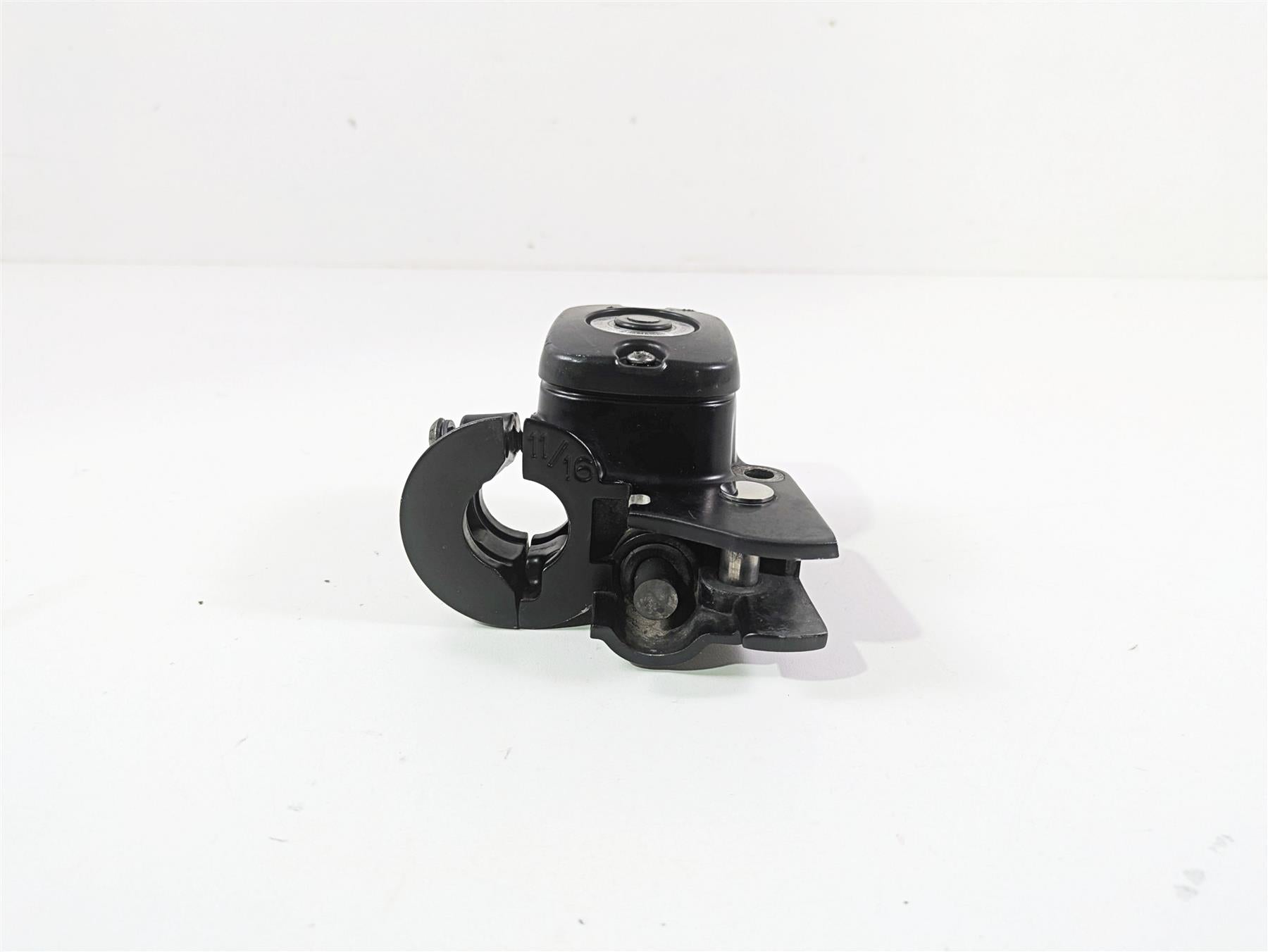 2016 Harley FXDF Dyna Fat Bob Front Brake Master Cylinder 11/16" 45170-08F {{ shop.shopifyCountryName }} - Mototech271