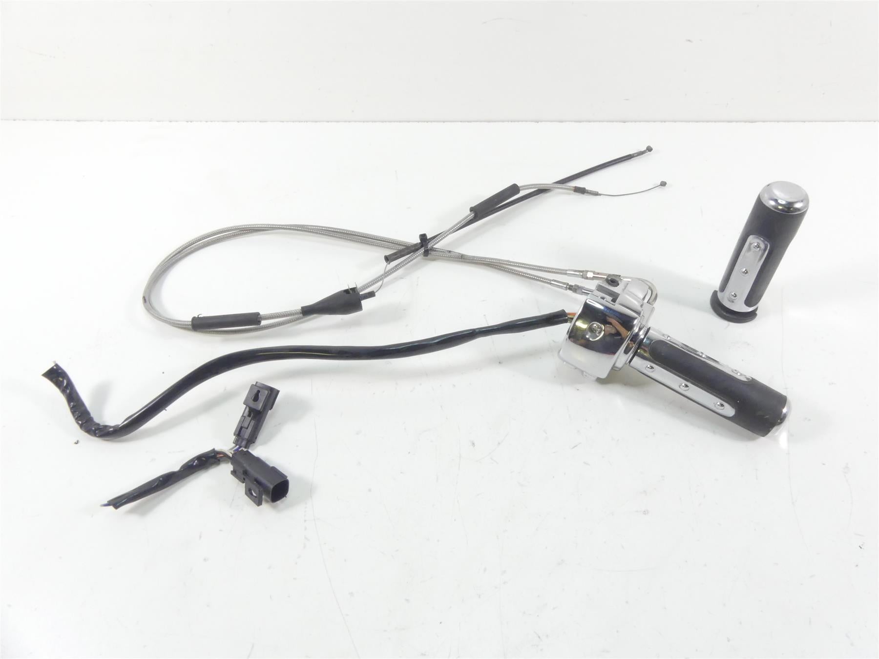 2007 Harley Touring FLHR SE CVO Road King Right Start Control Switch 71684-06A