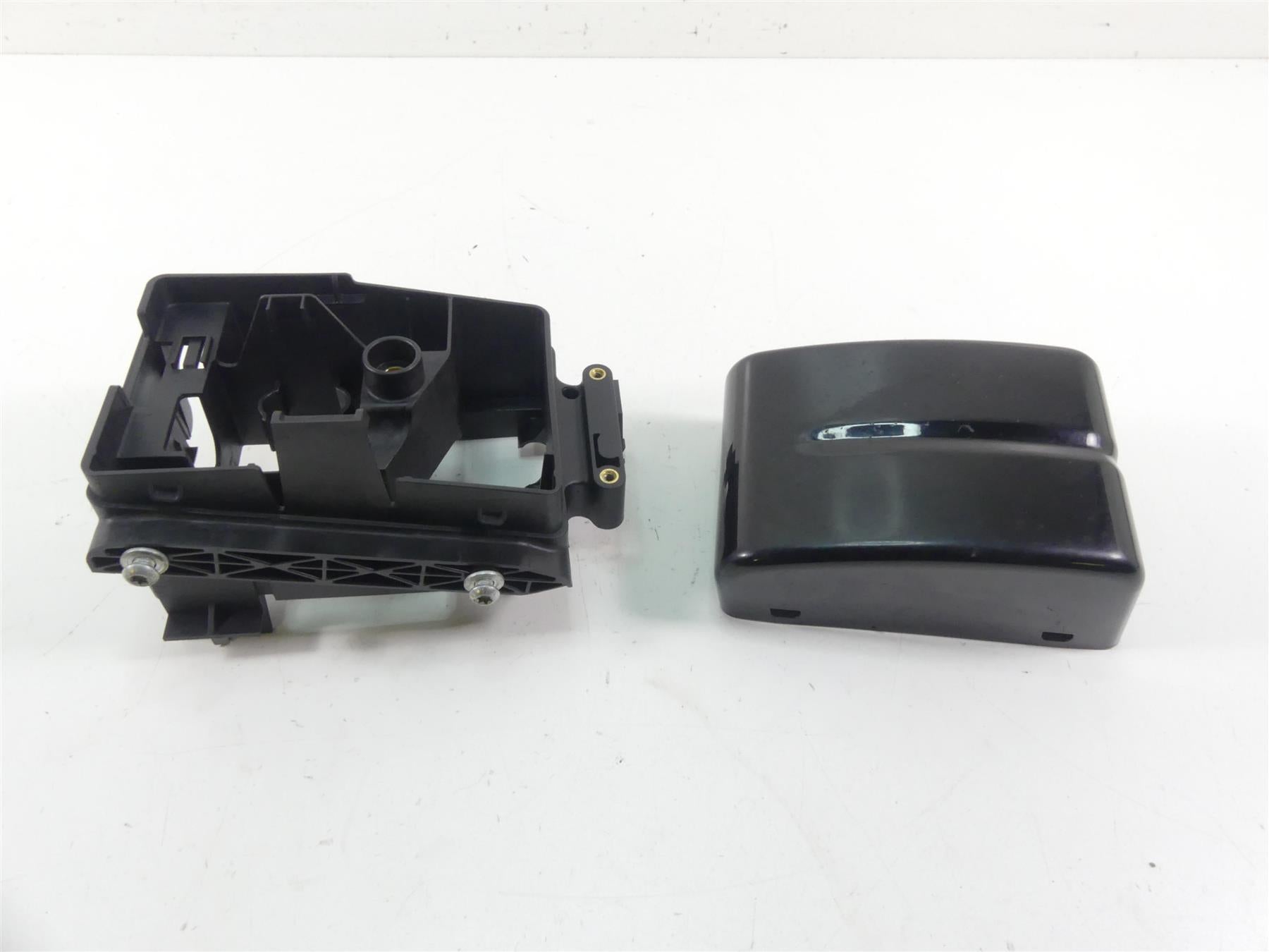 2015 Harley FLD Dyna Switchback Electrical Carrier Tray & Cover  70367-12