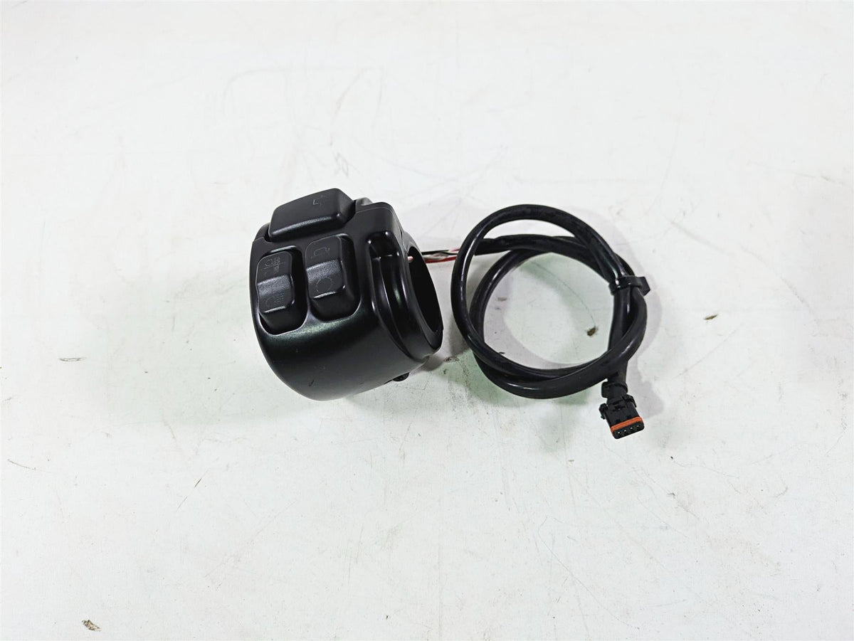 2018 Harley FXBR Softail Breakout Left Hand Blinker Control Switch 71500292 {{ shop.shopifyCountryName }} - Mototech271
