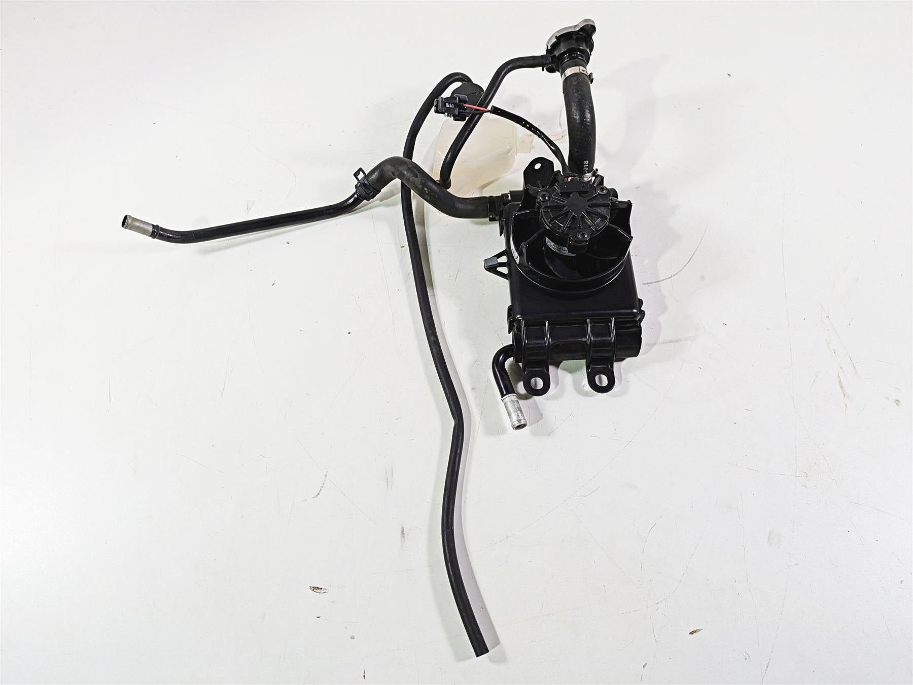 2017 Harley Touring FLHTKSE CVO E-Glide Right Radiator Fan Hoses Set 26800005 {{ shop.shopifyCountryName }} - Mototech271