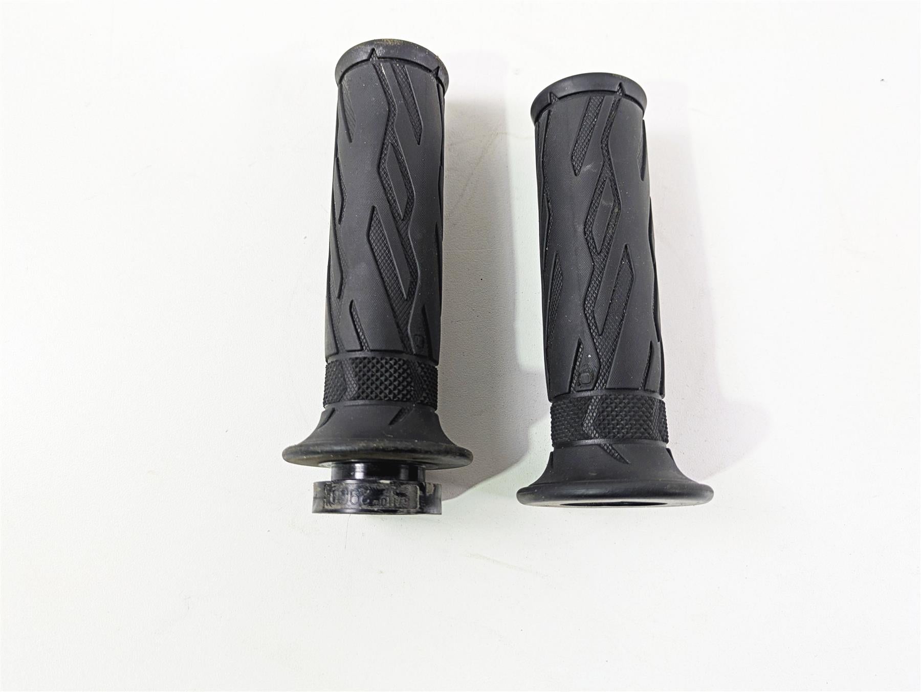 2023 Suzuki GSX1300 RR Hayabusa Left Right Handle Bar Grip Set 57110-21H02 {{ shop.shopifyCountryName }} - Mototech271