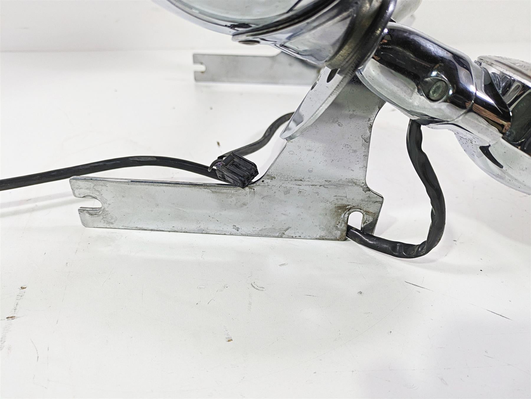 2008 Harley Touring FLHTCU E-Glide 105TH Front Blinker Spot Light Bar 68712-94A {{ shop.shopifyCountryName }} - Mototech271