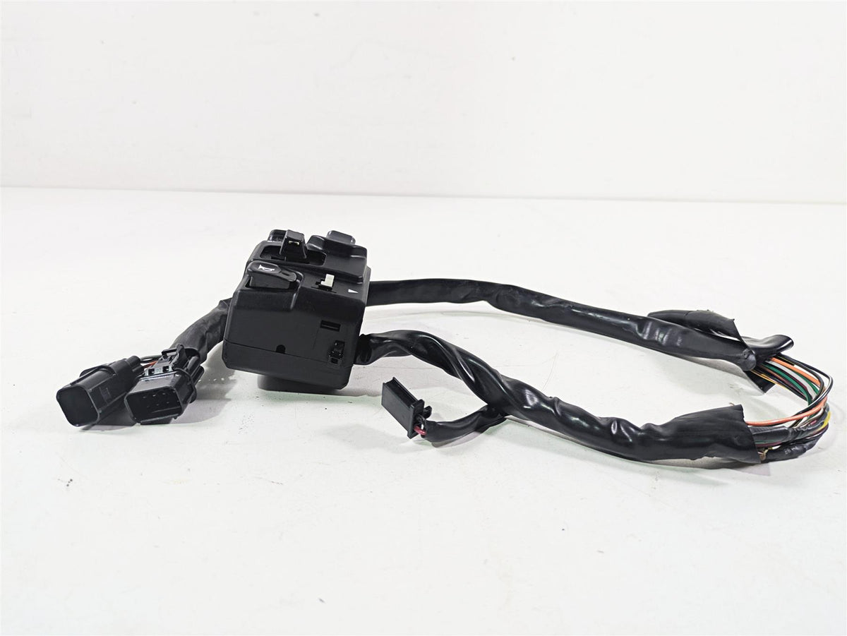 2024 Kawasaki ZX6R ZX636 Ninja Left Hand Control Switch Light Horn 46091-0624 {{ shop.shopifyCountryName }} - Mototech271
