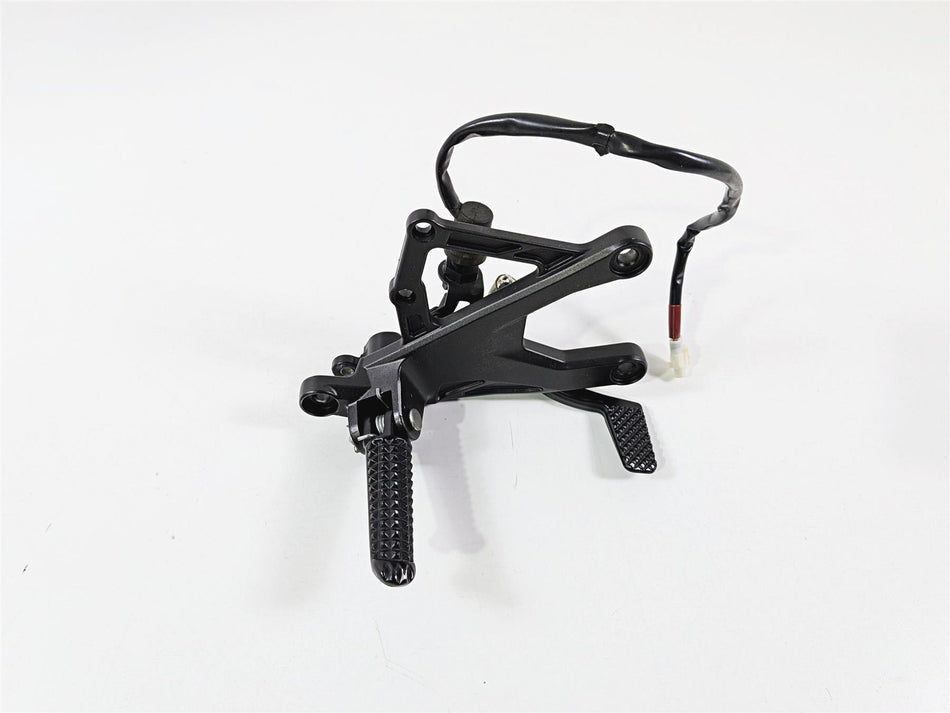 2016 Yamaha YZF R1 RN32 Front Right Foot Peg & Brake Pedal 2CR-27443-00-00 {{ shop.shopifyCountryName }} - Mototech271