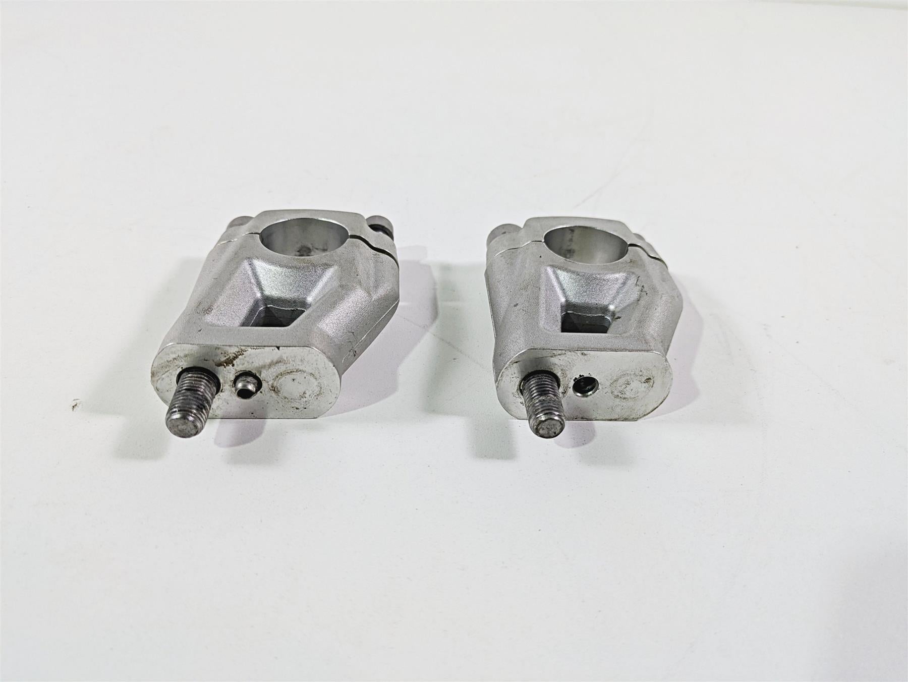2015 Triumph Tiger Explorer XC Oem Handlebar Riser Holder Set T2040813 {{ shop.shopifyCountryName }} - Mototech271