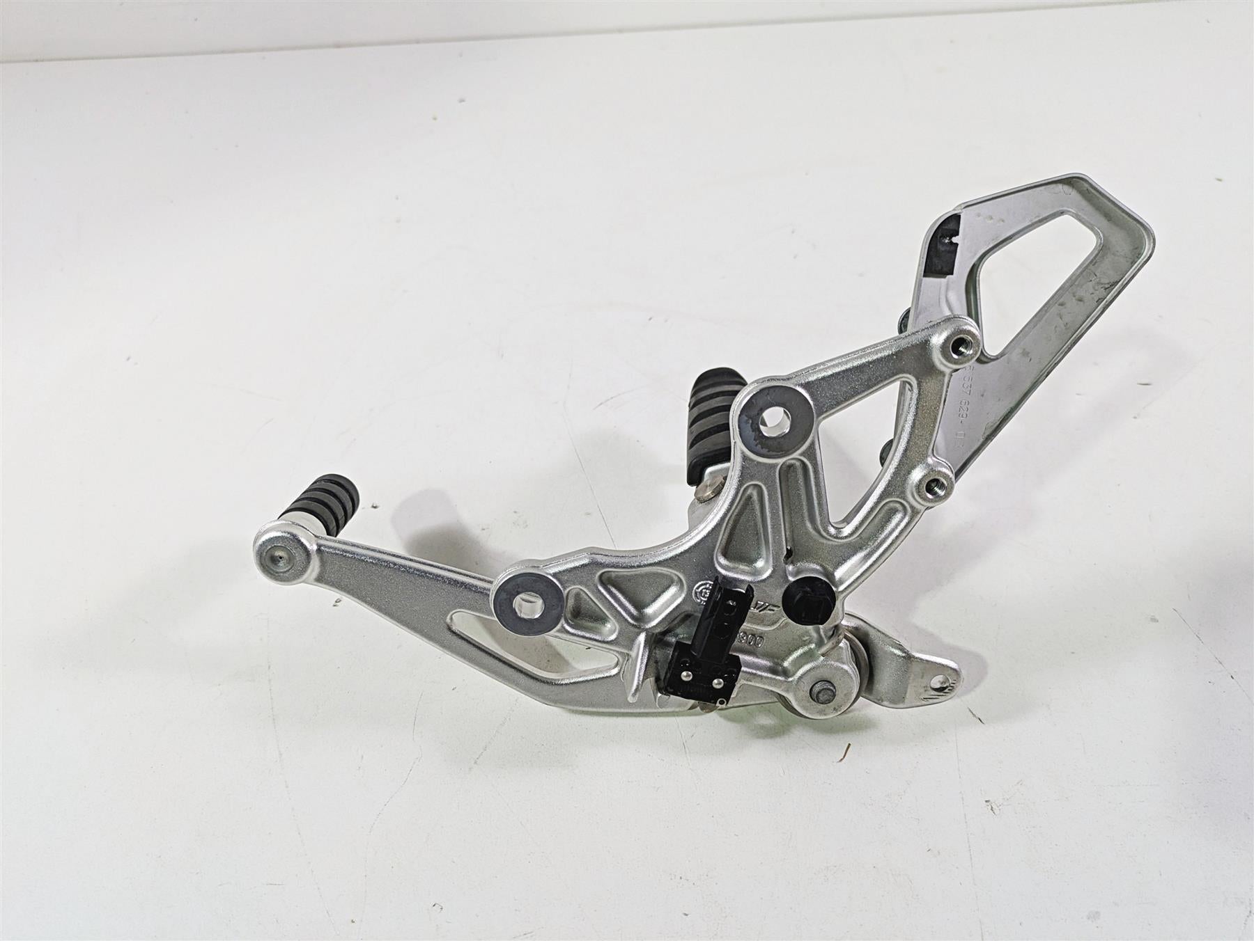 2014 BMW R nine T R9T K21 Right Front Rider Footpeg & Brake Pedal 46717671078 {{ shop.shopifyCountryName }} - Mototech271