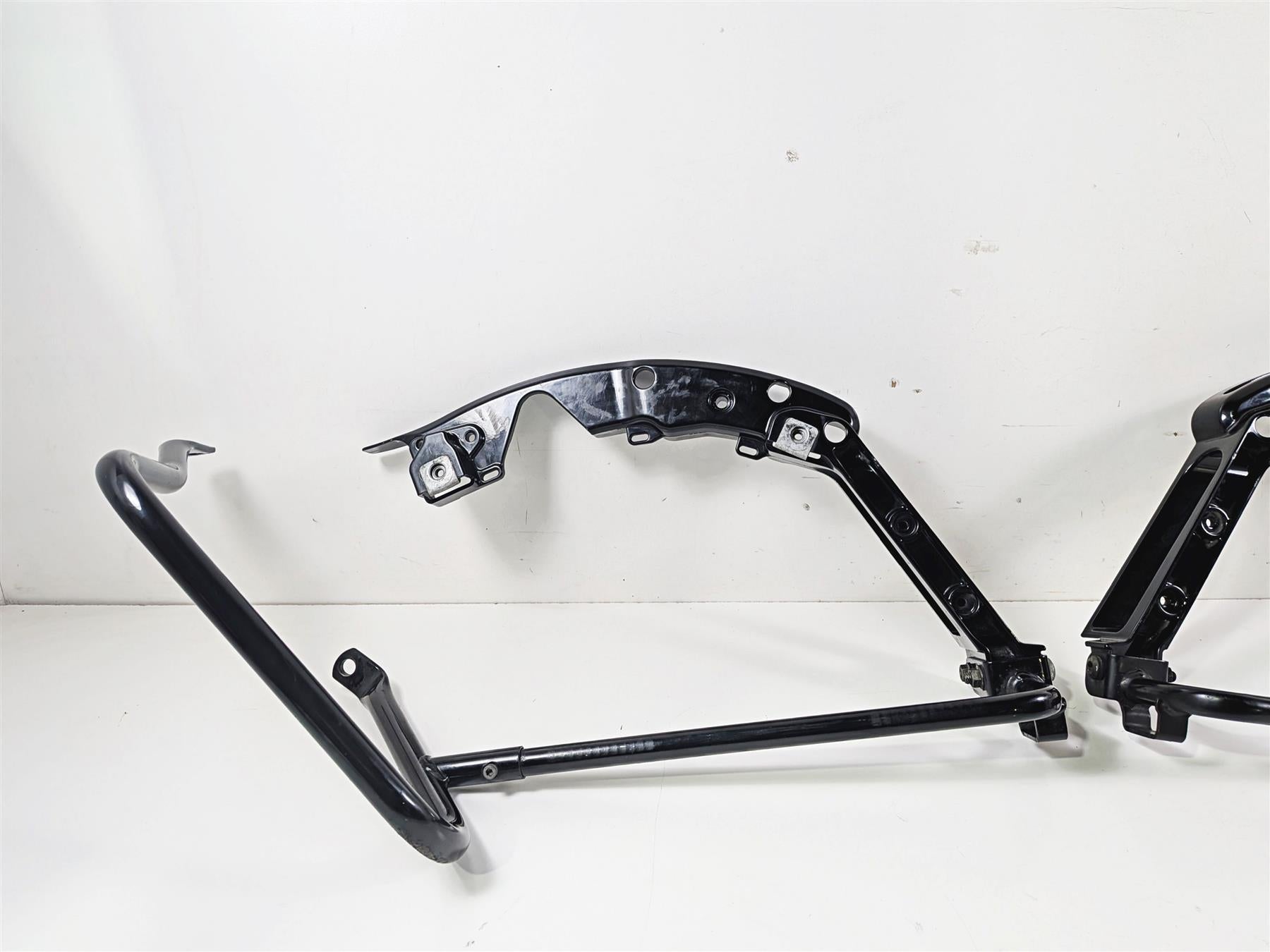 2020 Harley Touring FLTRK Road Glide Saddlebag Holder Carrier Set 90201319 {{ shop.shopifyCountryName }} - Mototech271