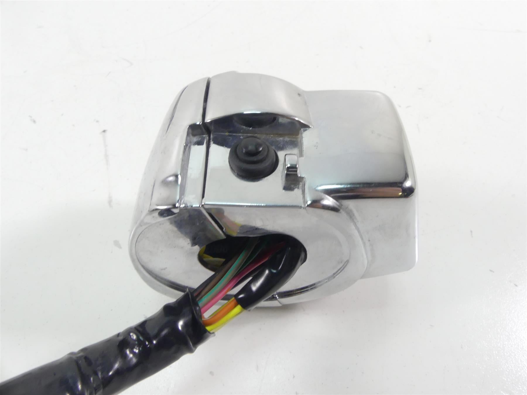 2007 Harley FLHTCU SE CVO Electra Glide Left Hand Audio Control Switch 71682-06 {{ shop.shopifyCountryName }} - Mototech271