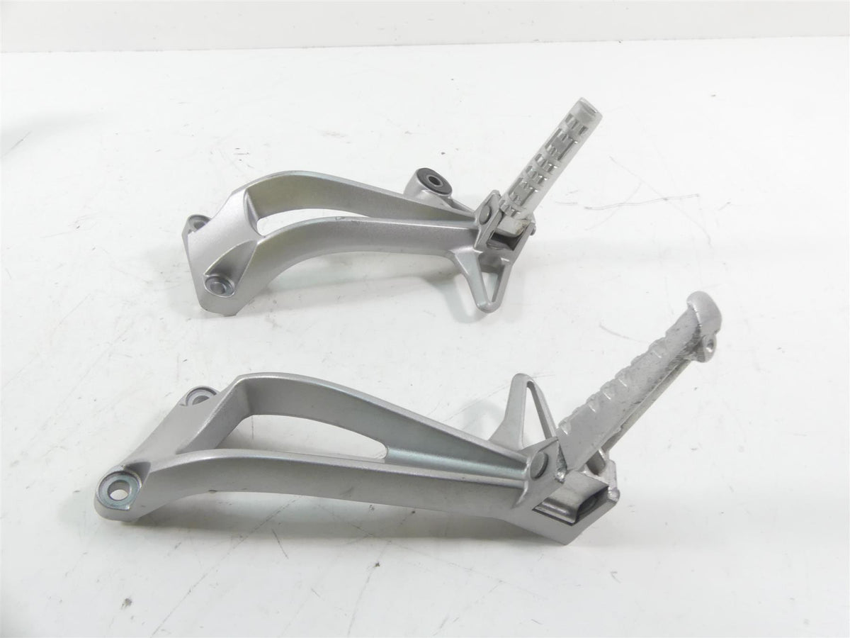 2007 Yamaha FZ1 Fazer Rear Passenger Footpeg Foot Peg Set 2D1-2742L-00-00 {{ shop.shopifyCountryName }} - Mototech271