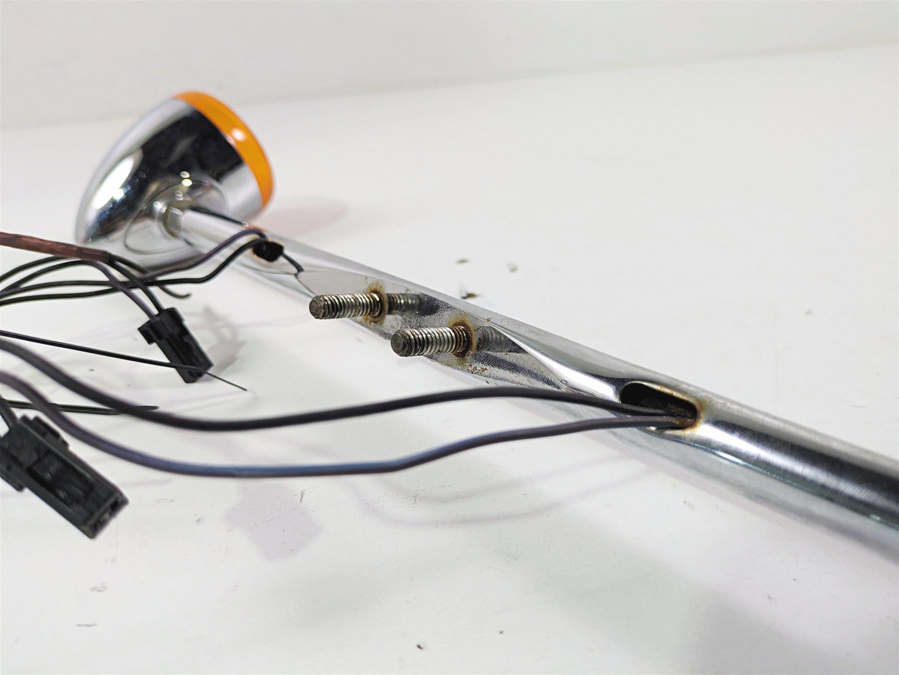 2007 Harley Sportster XL1200 C Rear Turn Signal Blinker & Bar Set 68977-00 {{ shop.shopifyCountryName }} - Mototech271