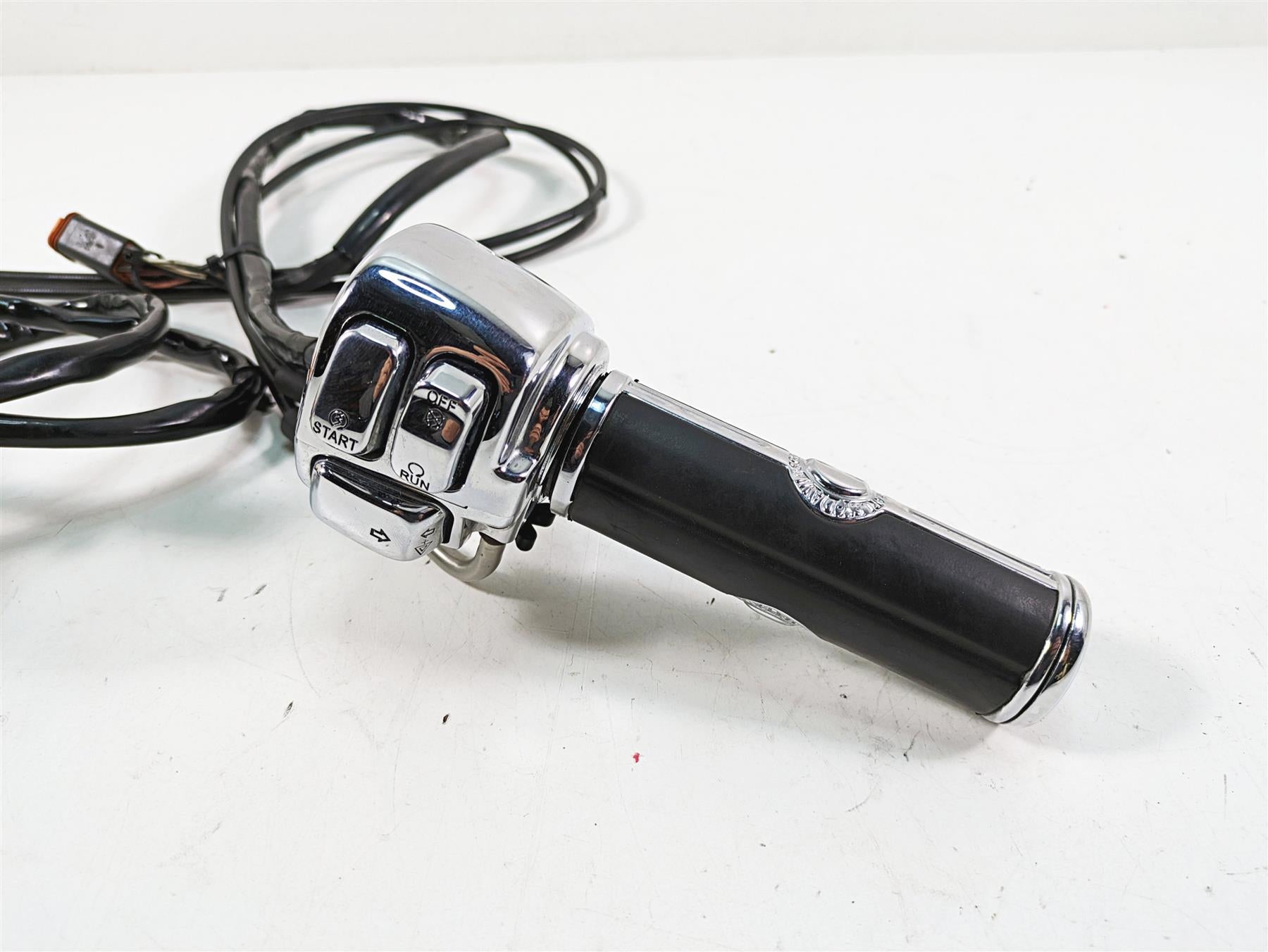2006 Harley Softail FXSTSI Springer L+R Chrome Hand Control Switch Set 71682-06 {{ shop.shopifyCountryName }} - Mototech271