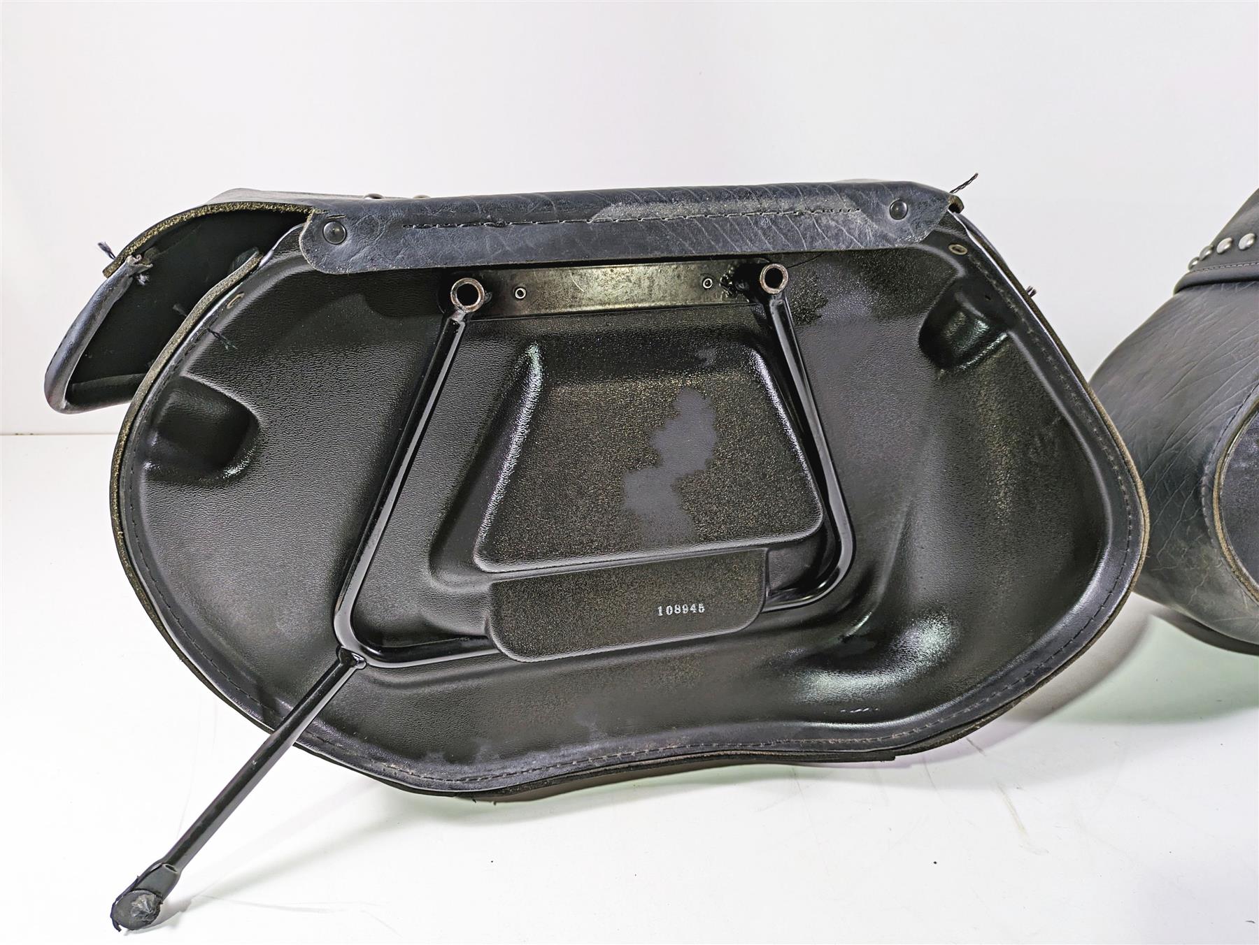 2008 Harley FLSTC Softail Heritage Saddlebag Saddle Bag Set 90477-06 90476-06 {{ shop.shopifyCountryName }} - Mototech271