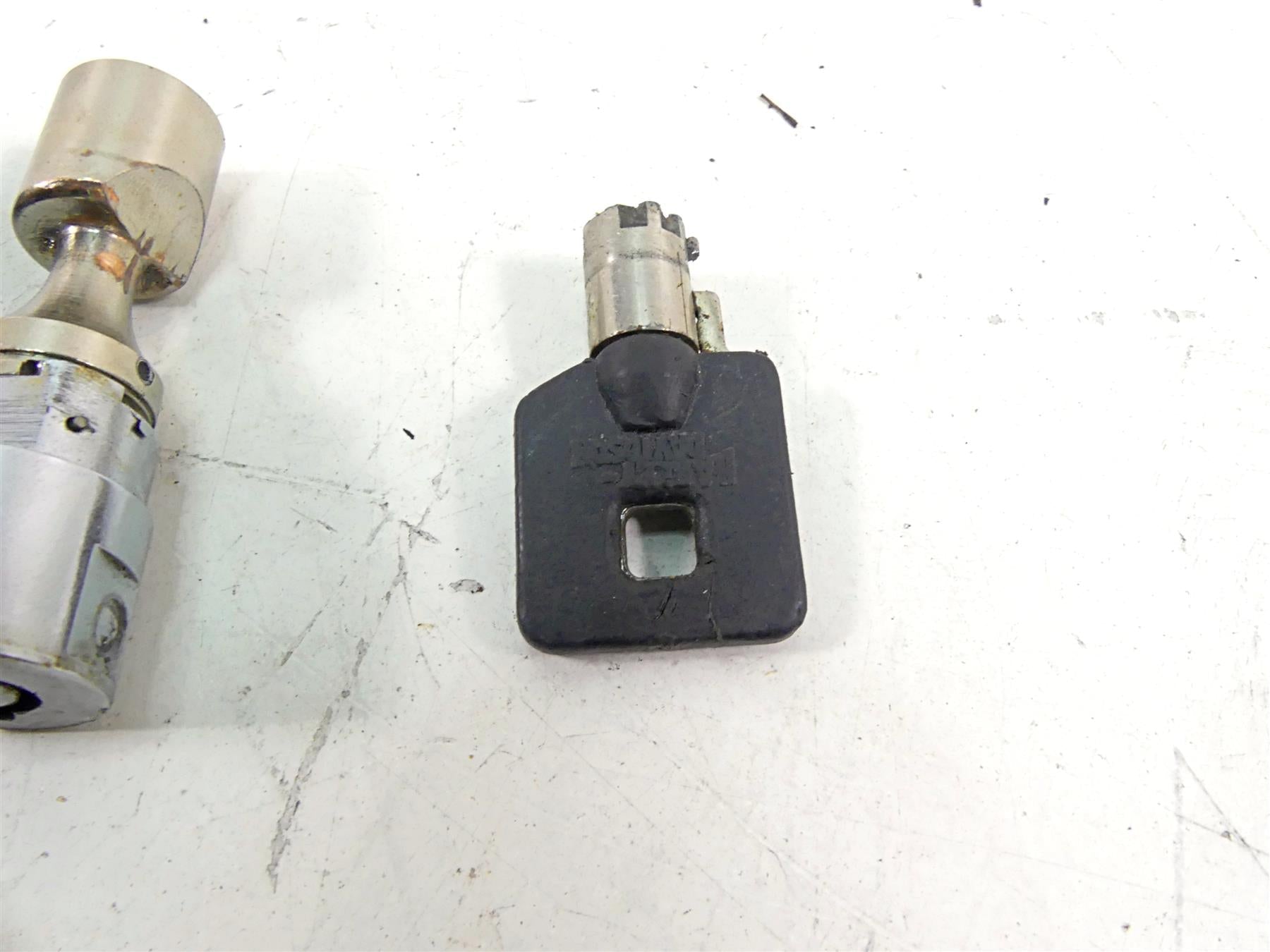 2013 Harley Softail FLSTFB Fat Boy Lo Ignition Switch Steering Key Lock 71400076 {{ shop.shopifyCountryName }} - Mototech271