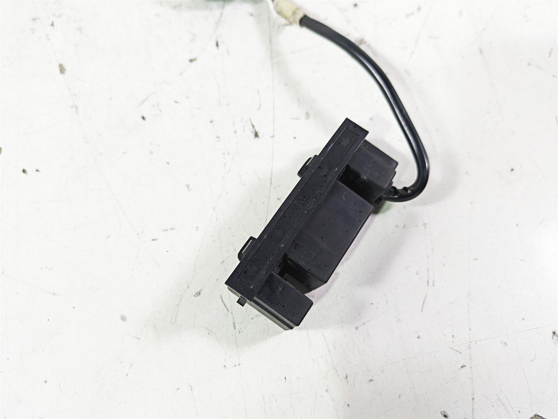 2005 Harley Softail FLSTFSE CVO Fat Boy Instrument Indicator Lights 68113-99C {{ shop.shopifyCountryName }} - Mototech271