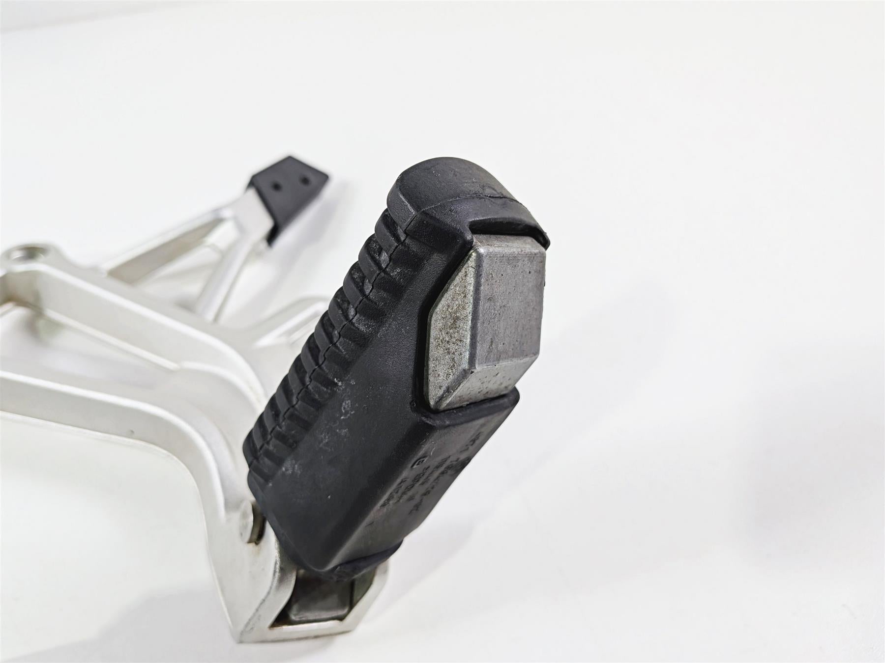 2023 BMW F850GS K81 Rear Passenger Foot Peg Rest Set 46718564829 46718564830 {{ shop.shopifyCountryName }} - Mototech271