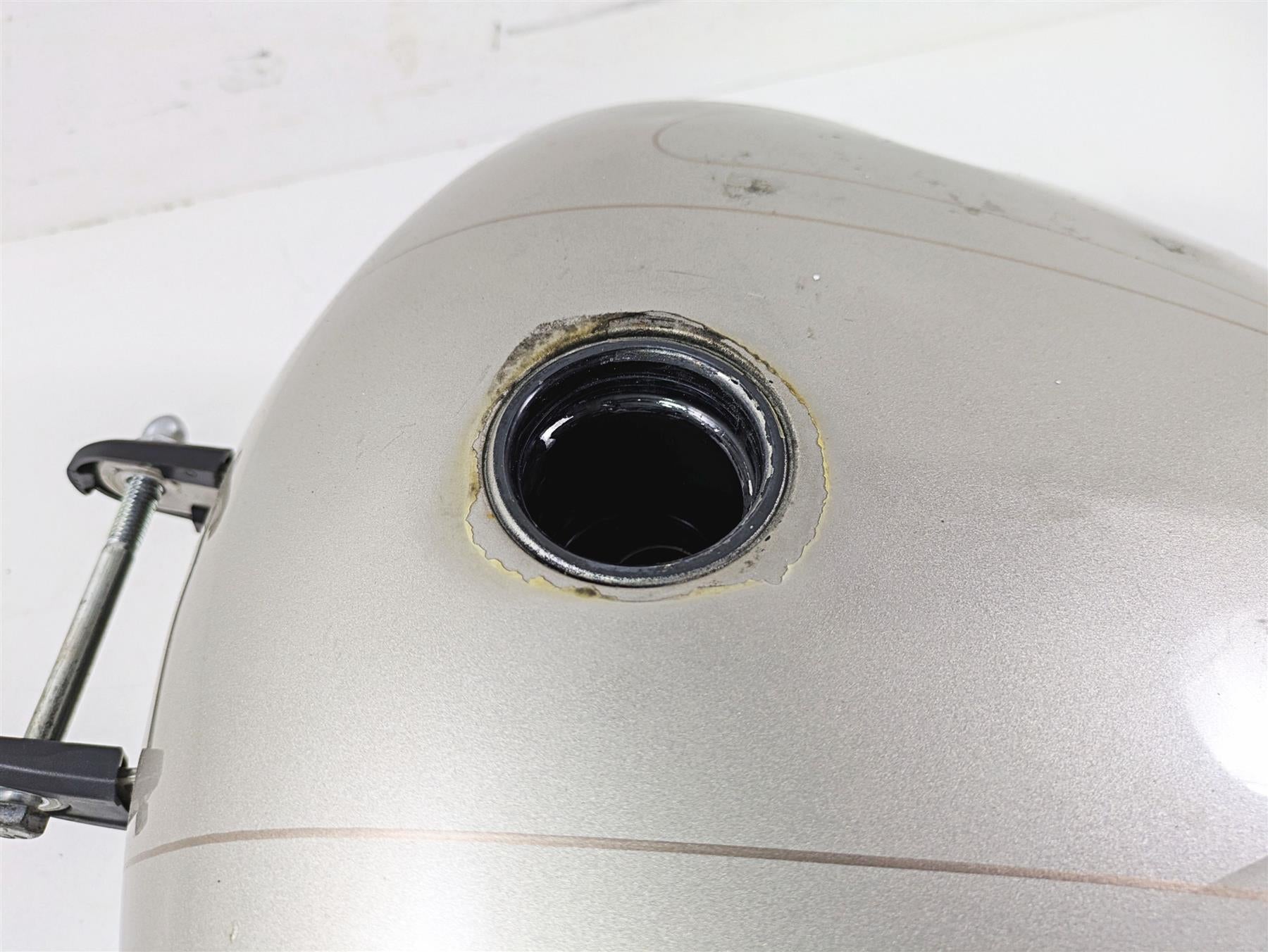 2018 Harley FXBR Softail Breakout Fuel Gas Petrol Tank - Dented 61000673 {{ shop.shopifyCountryName }} - Mototech271