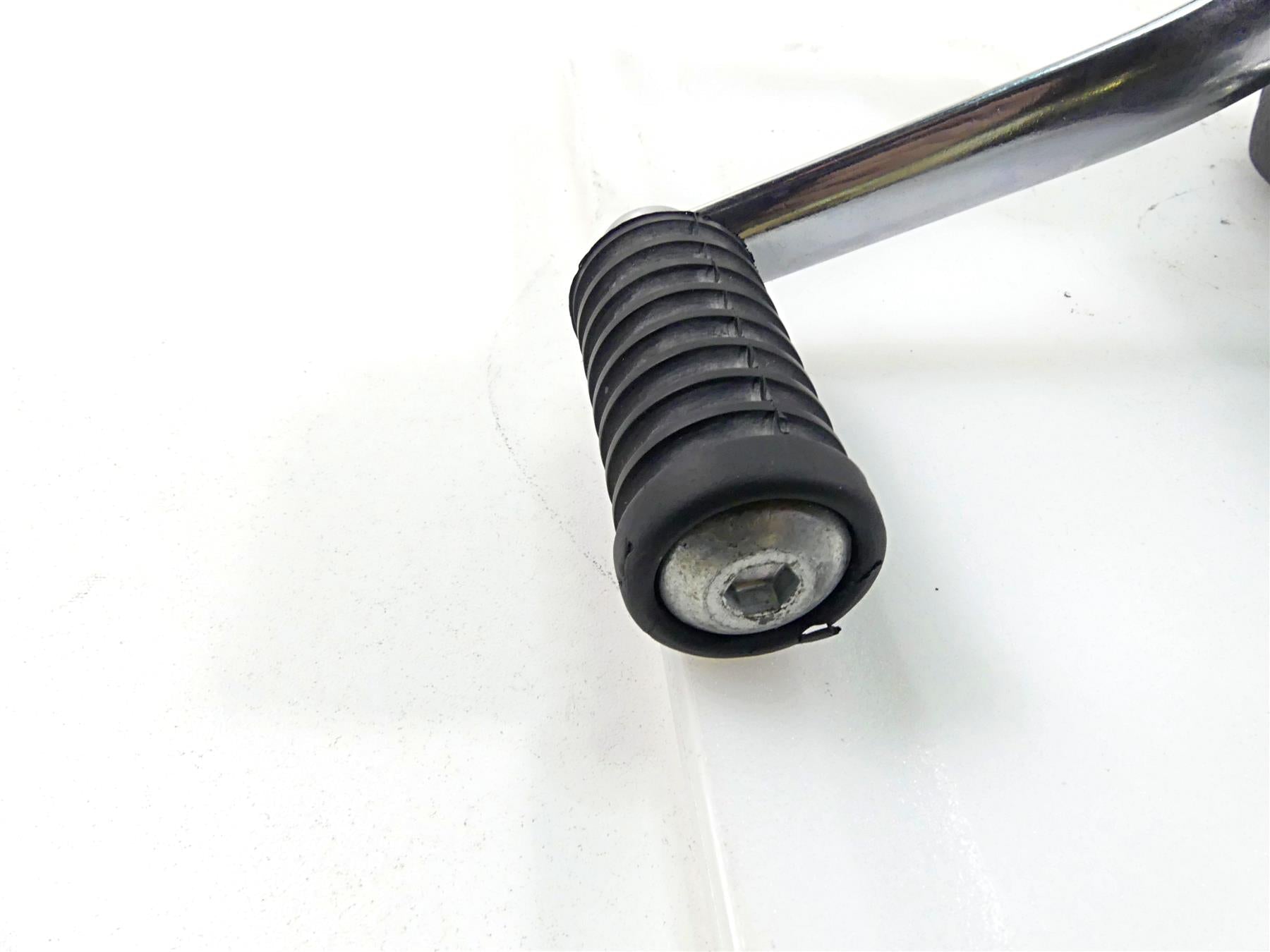 2010 Harley FXDF Dyna Fat Bob Front Left Oem Forward Footpeg & Shifter 33693-03 {{ shop.shopifyCountryName }} - Mototech271