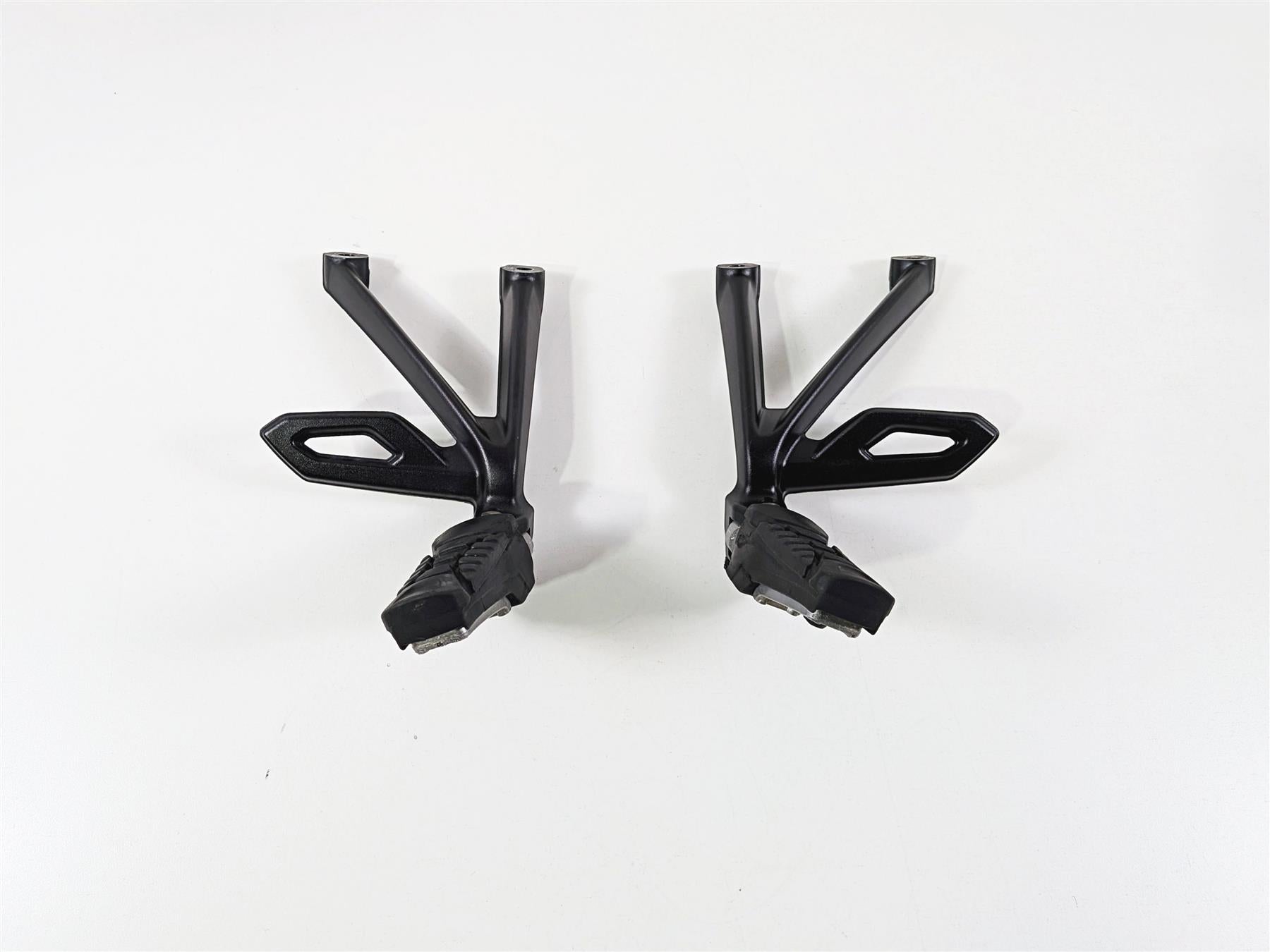 2015 BMW R1200GS K50 Rear Black Passenger Foot Peg Set 46718526741 46718526742 {{ shop.shopifyCountryName }} - Mototech271
