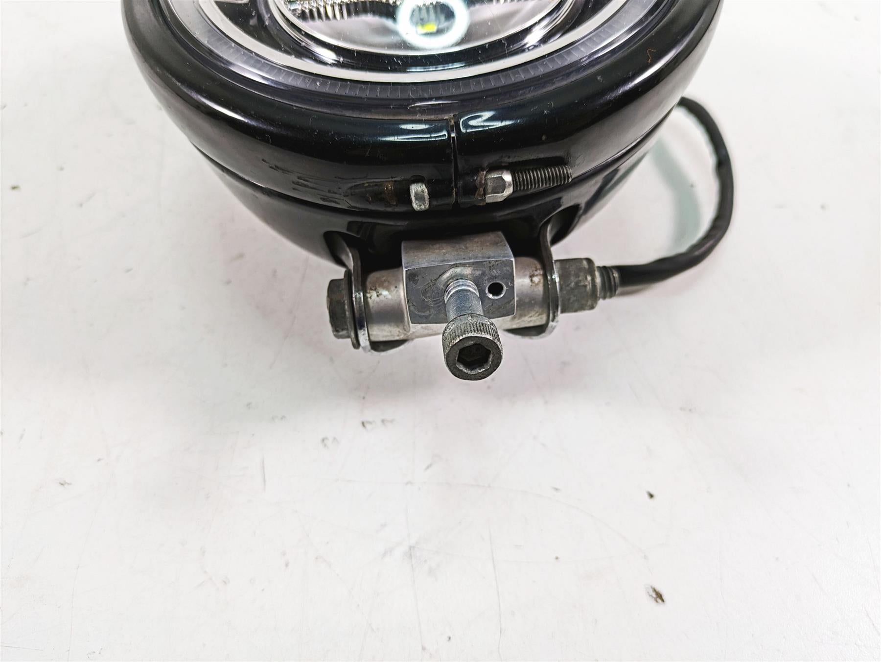 2020 Harley Softail FXBB Street Bob Oem Led Headlight 5,75" & Bucket 67700345A {{ shop.shopifyCountryName }} - Mototech271