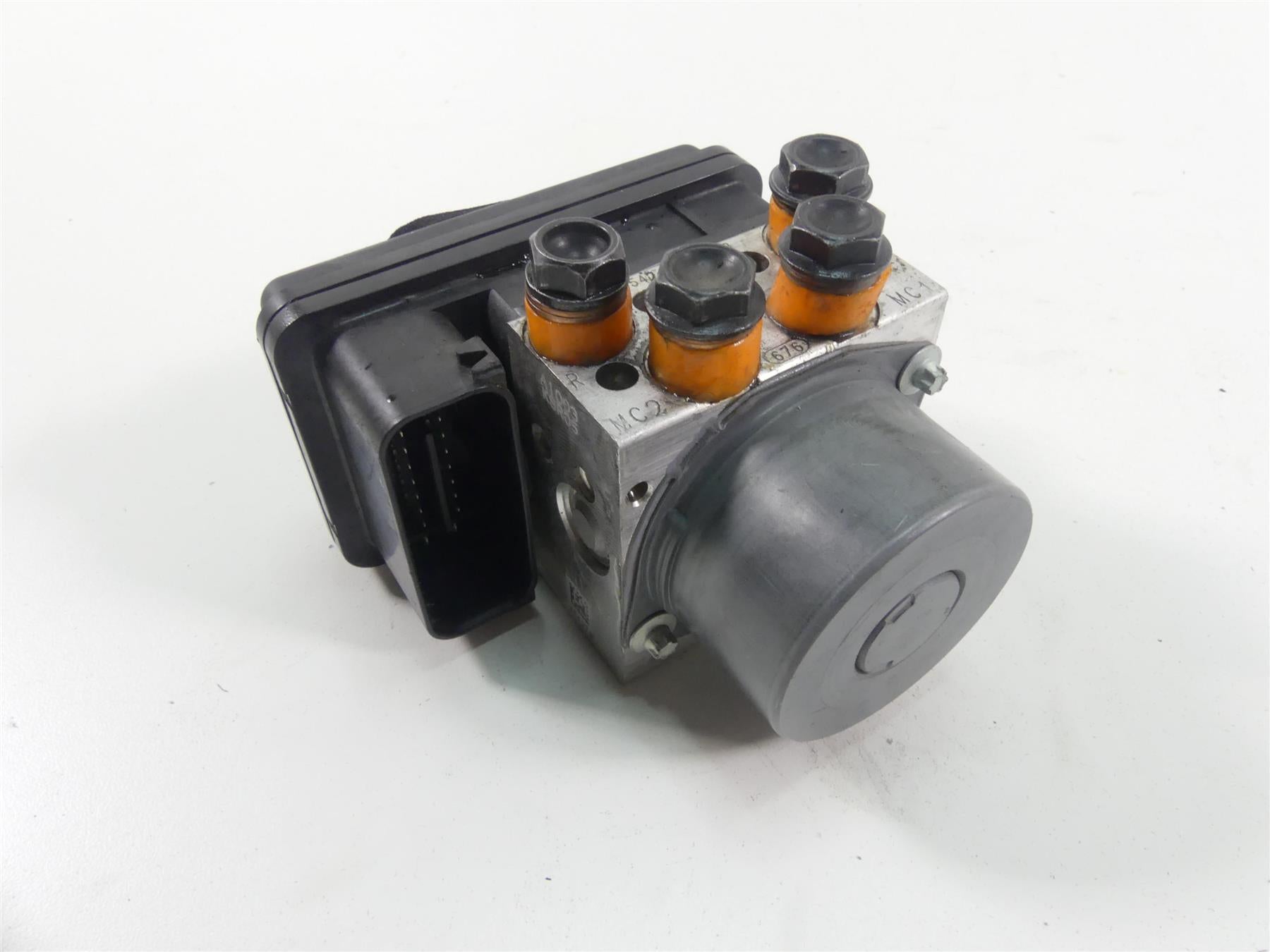2017 Ducati 939 S Supersport Abs Brake Pump Unit Module 54240661B 54240651B {{ shop.shopifyCountryName }} - Mototech271