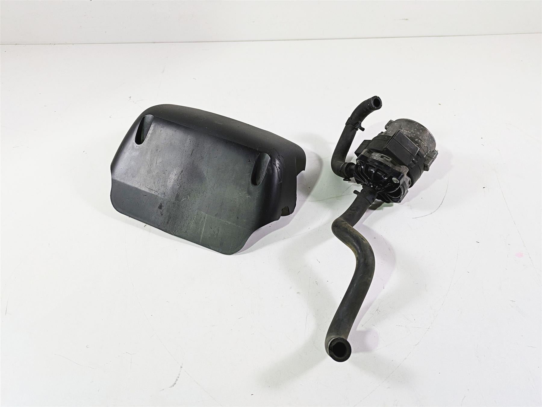 2017 Harley Touring FLHTKSE CVO E-Glide Water Pump + Lines & Cover 26600048A {{ shop.shopifyCountryName }} - Mototech271