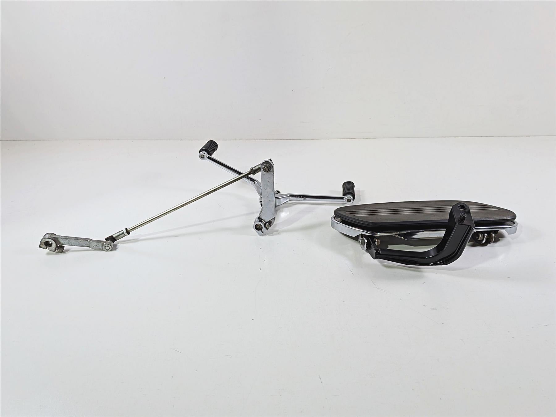 2016 Harley Touring FLHX Street Glide Left Floor Board & Shifter -Read 50622-09A {{ shop.shopifyCountryName }} - Mototech271