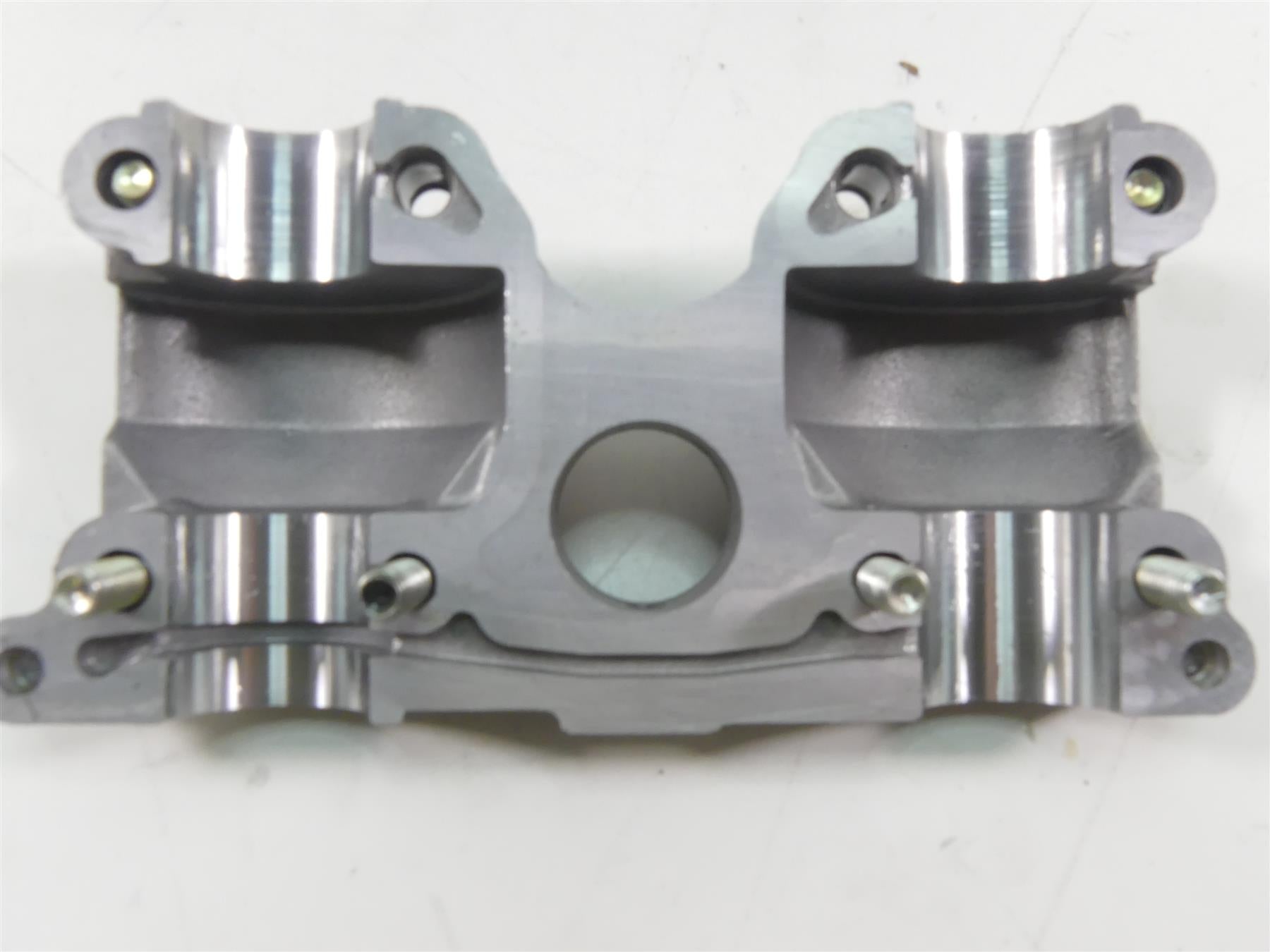 2004 Aprilia RSV1000 R Mille Front Cylinderhead Cylinder Head AP0613465 {{ shop.shopifyCountryName }} - Mototech271