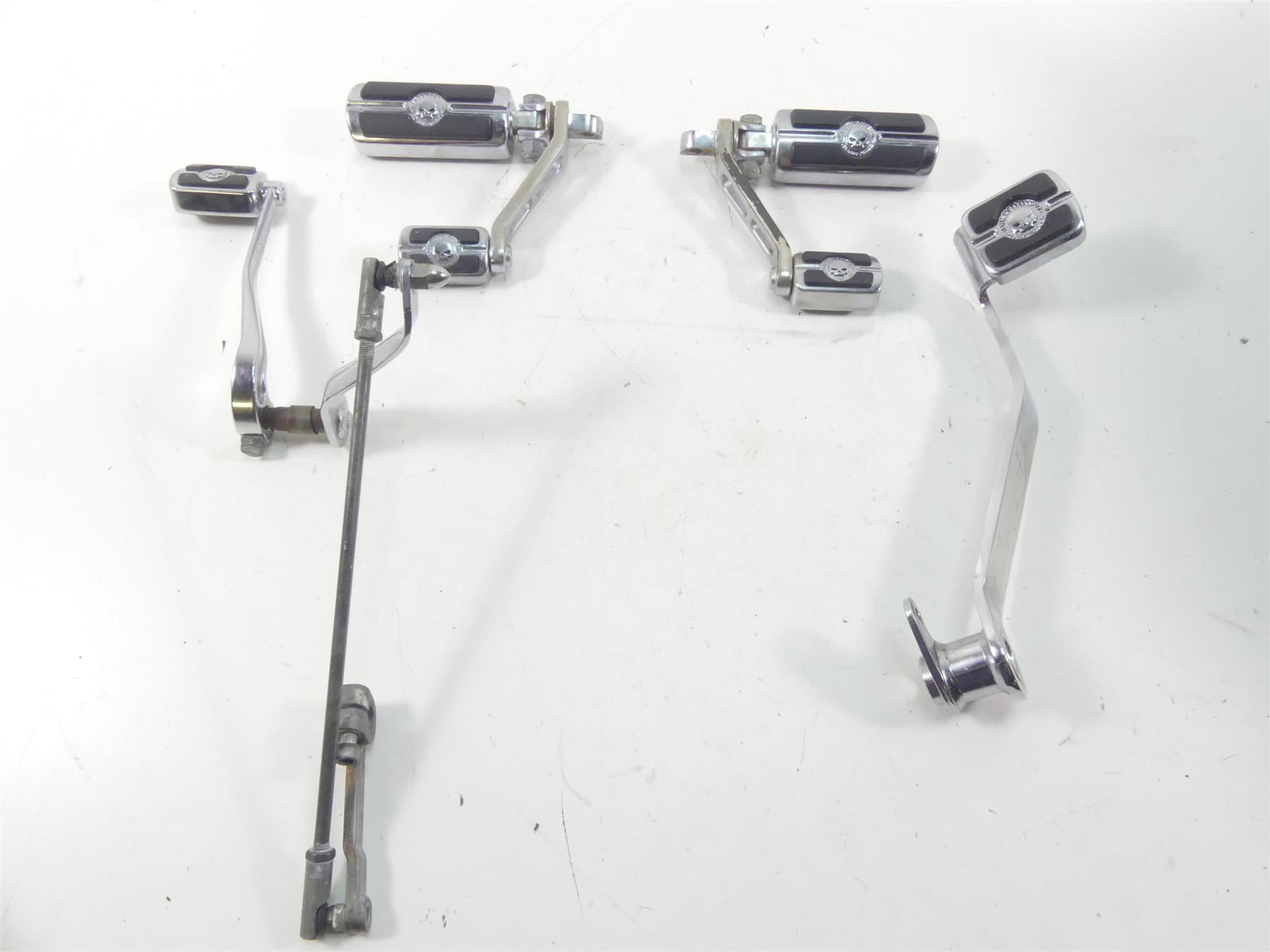 2008 Harley FXCWC Softail Rocker C Willie G Skull Foot Peg Control Set  50370-04 | Mototech271