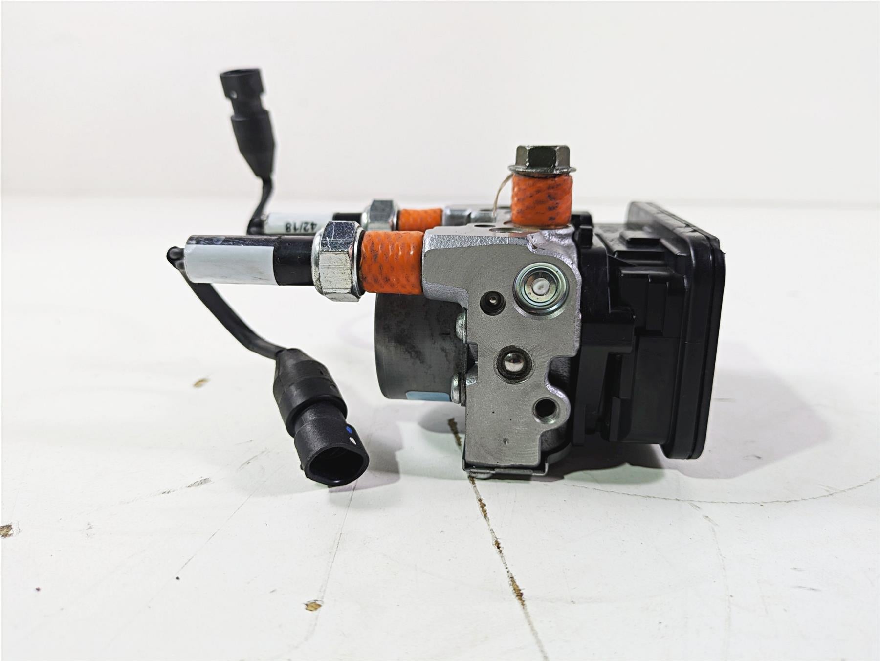 2019 Indian Chieftain Limited Abs Brake Pump Unit Module 1911987 {{ shop.shopifyCountryName }} - Mototech271