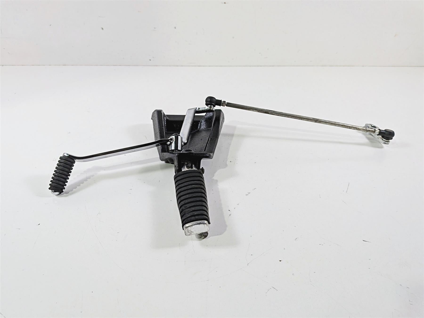 2014 Suzuki M109R VZR1800 Boulevard Left Front Footpeg & Shifter 43521-48G01 {{ shop.shopifyCountryName }} - Mototech271