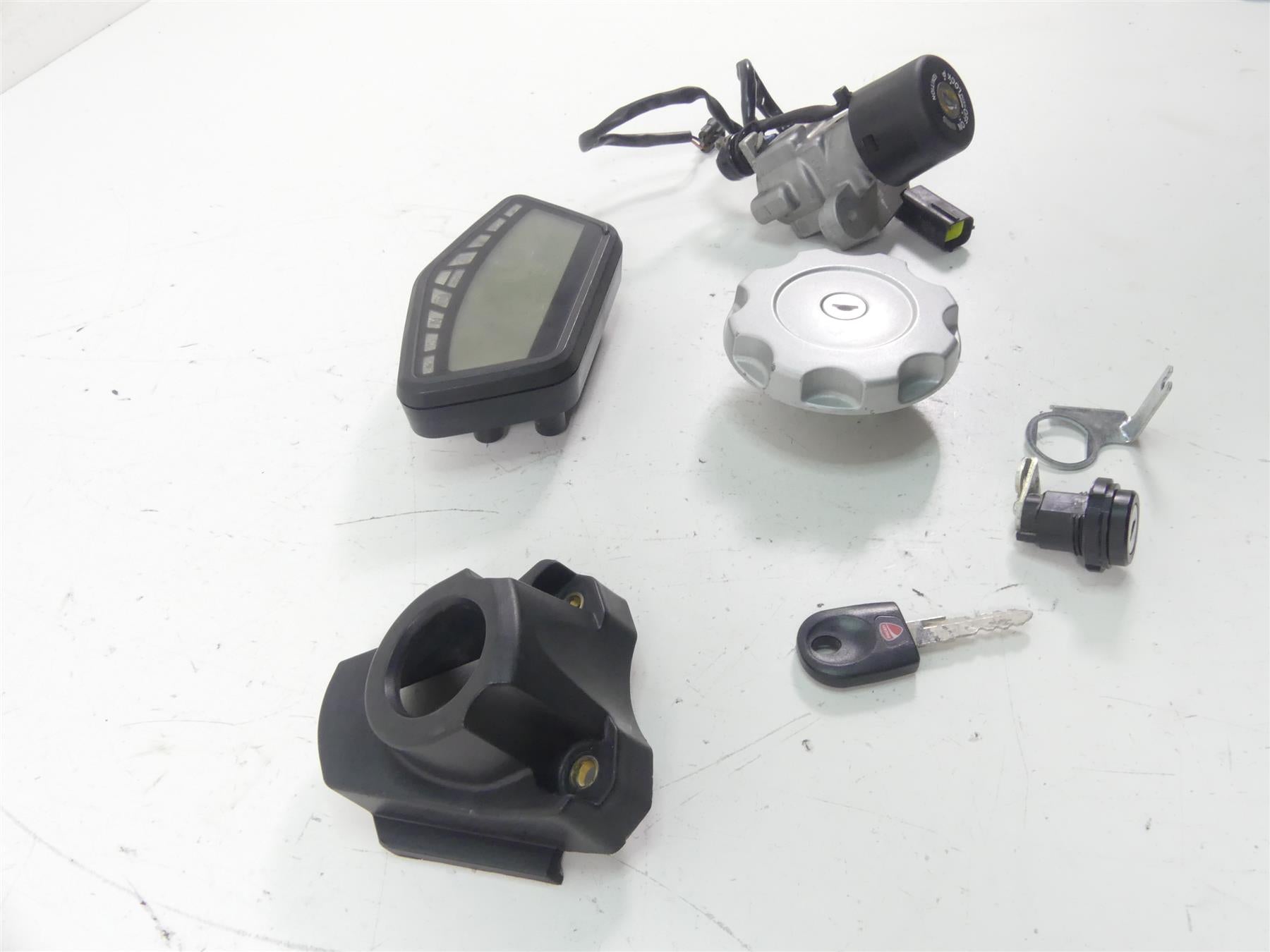 2018 Ducati Hypermotard 939 SP Speedometer Ignition Switch Key Set 12K 40611222C {{ shop.shopifyCountryName }} - Mototech271